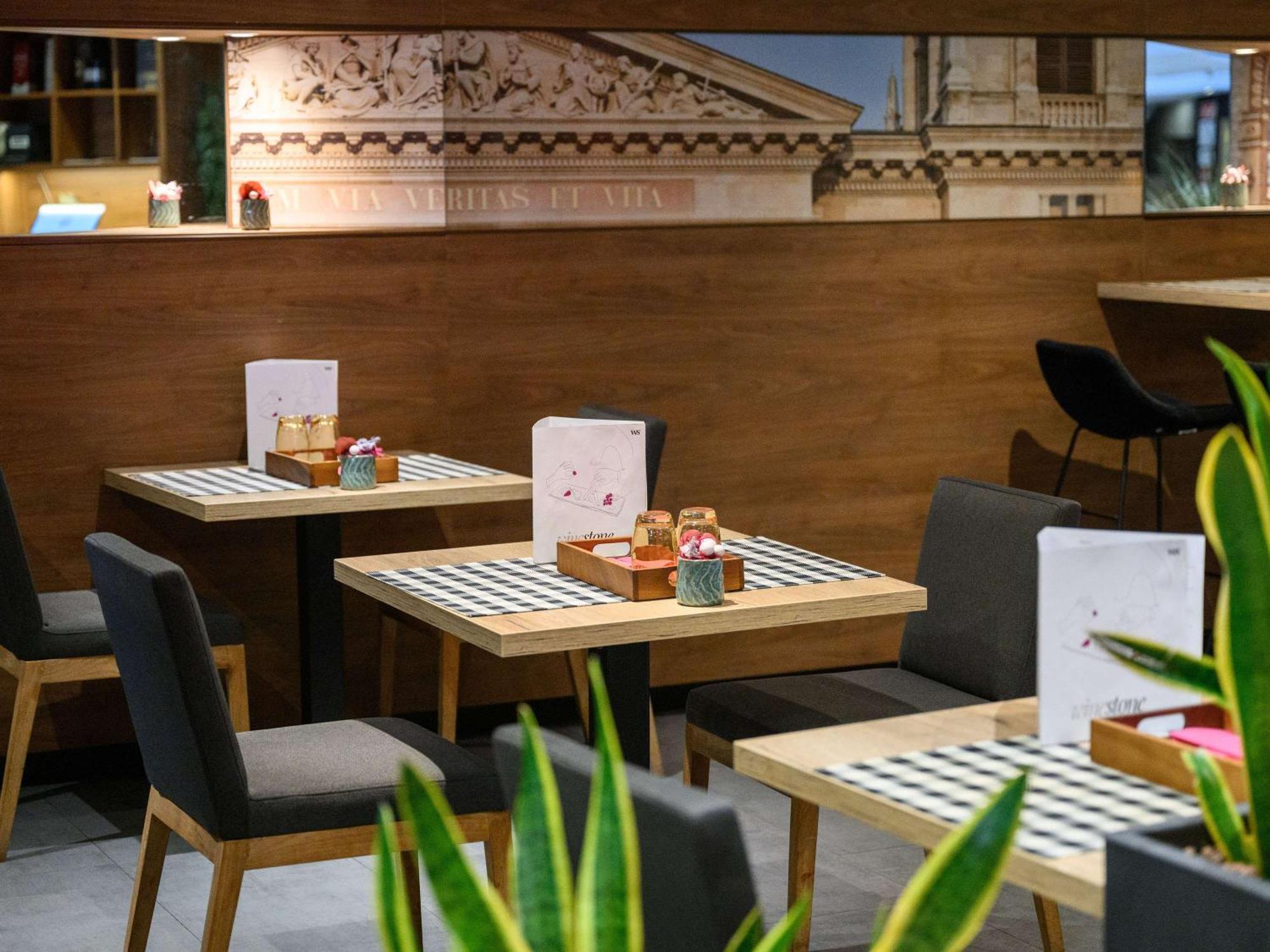 Mercure City Center Hotel 4*