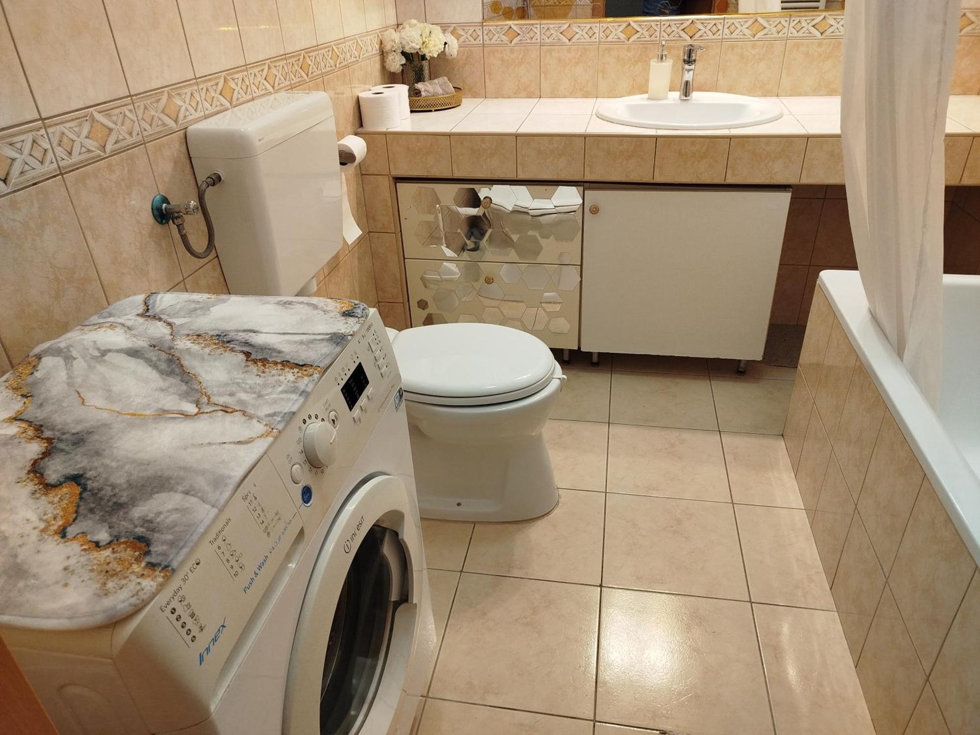 Apartamento Trendy 2 Flat, Next To Corvin Mall Free Huge Garage! Ac,dishwasher,washmachine, Smart Tv