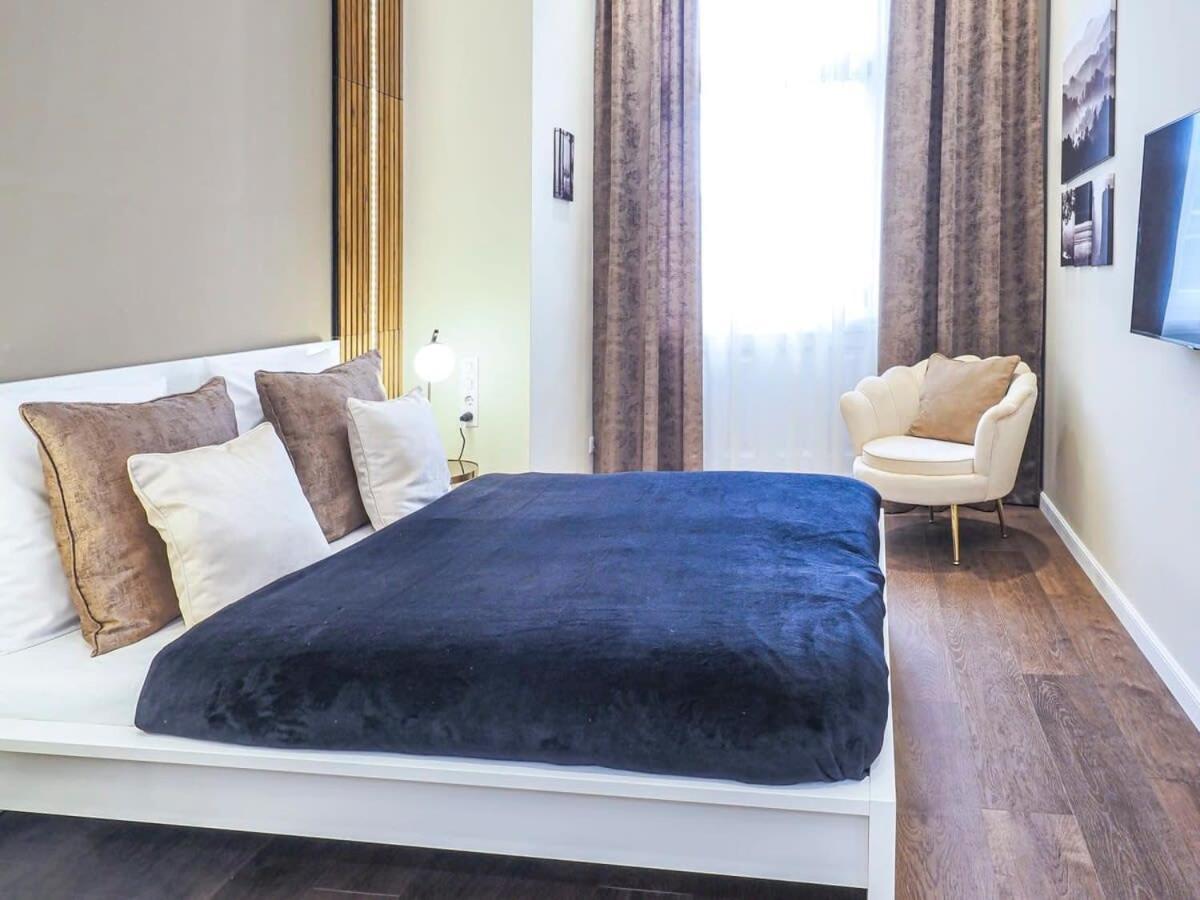 New Chic & Very Apartment
