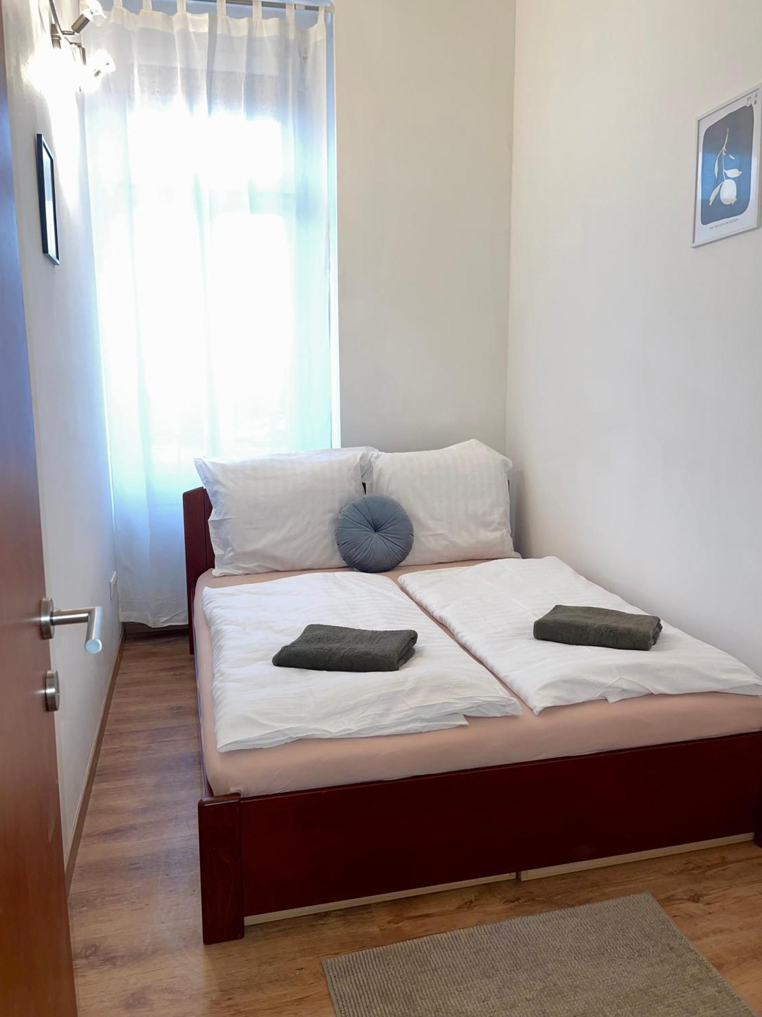 Vivien Apartman *
