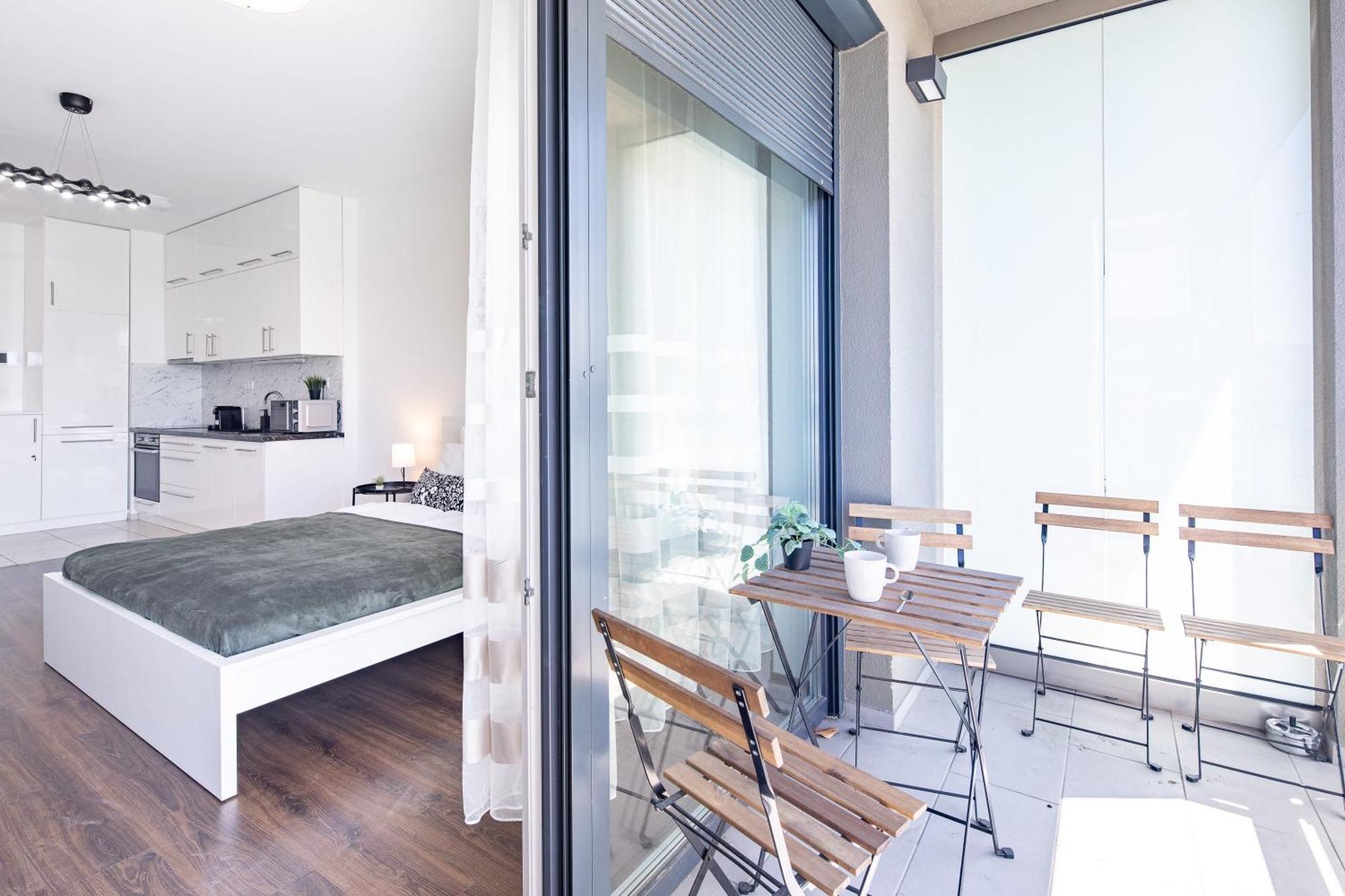 - Balcony - Cozy - Ac *