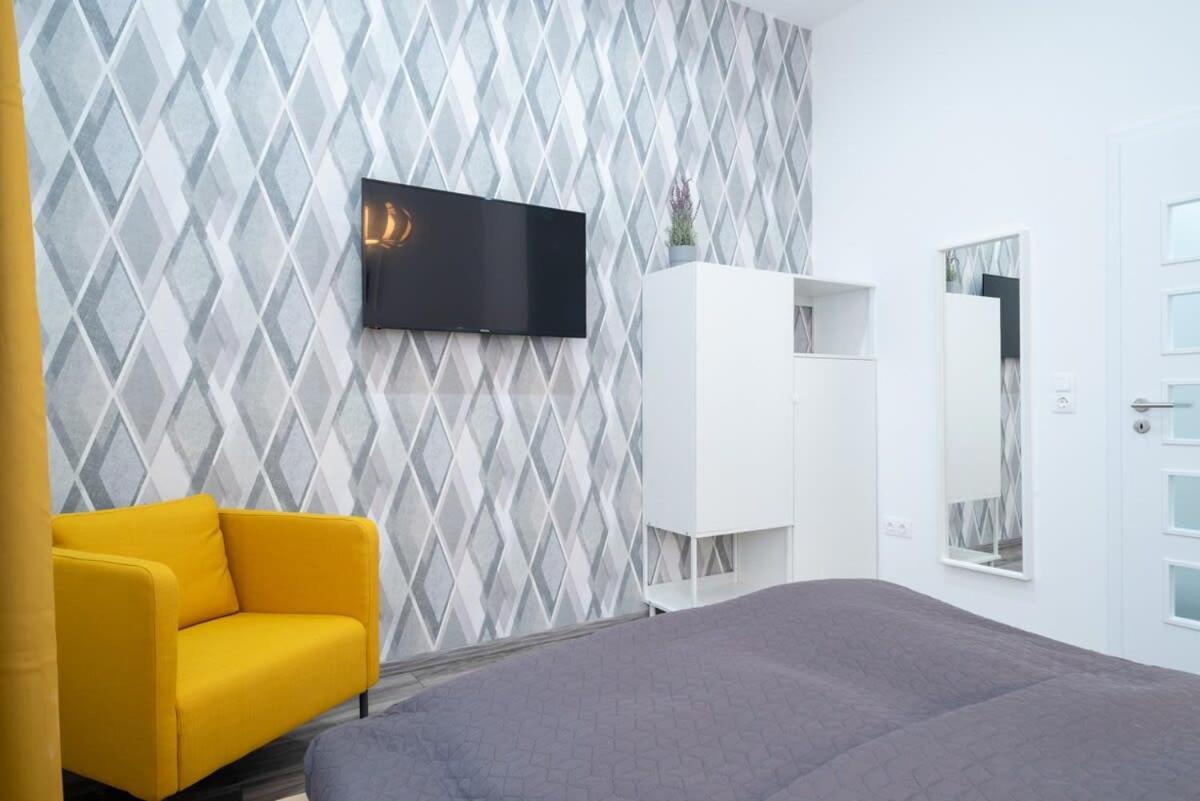 Huge Aparment In The Center With Air Conditioning *