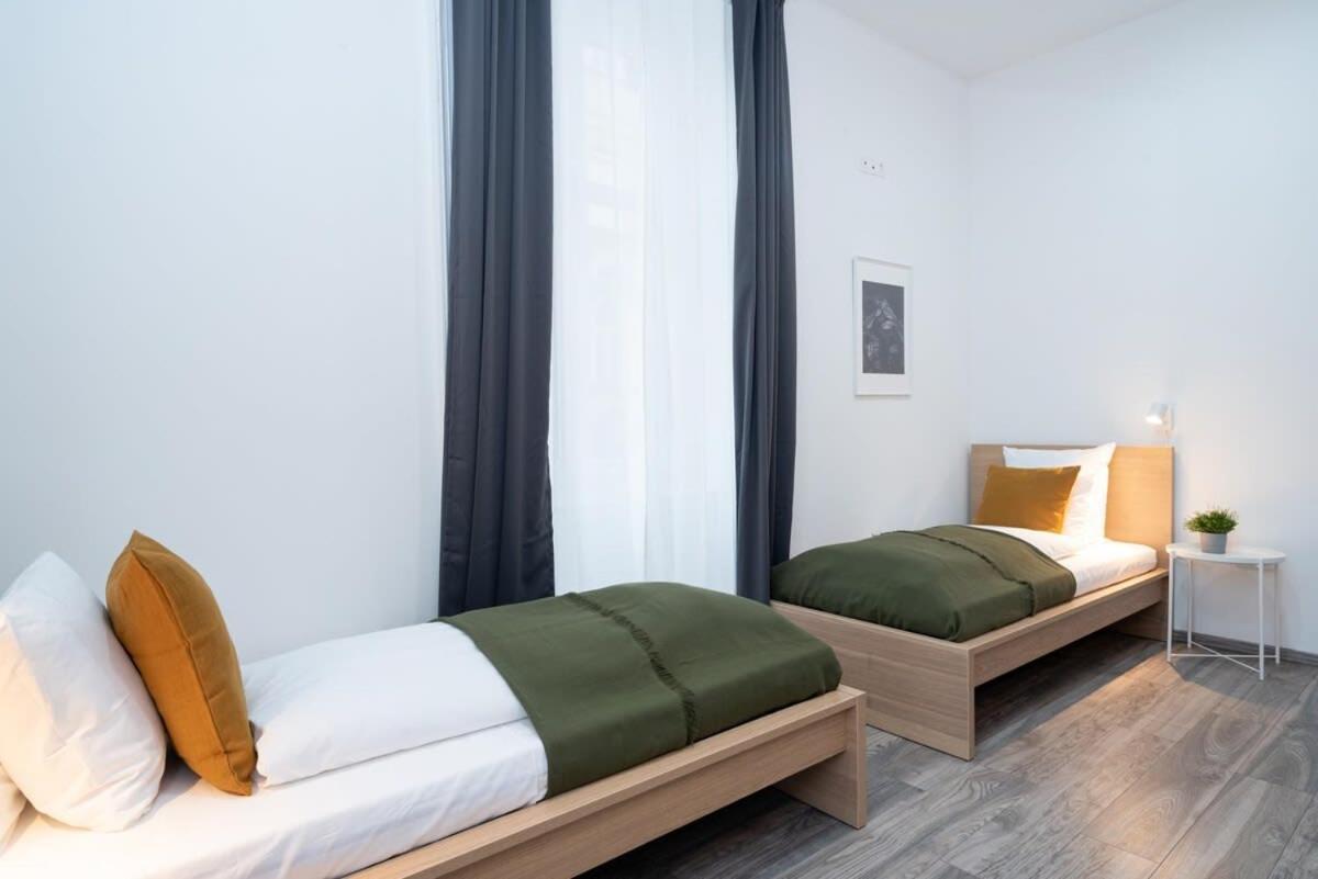 Huge Aparment In The Center With Air Conditioning *