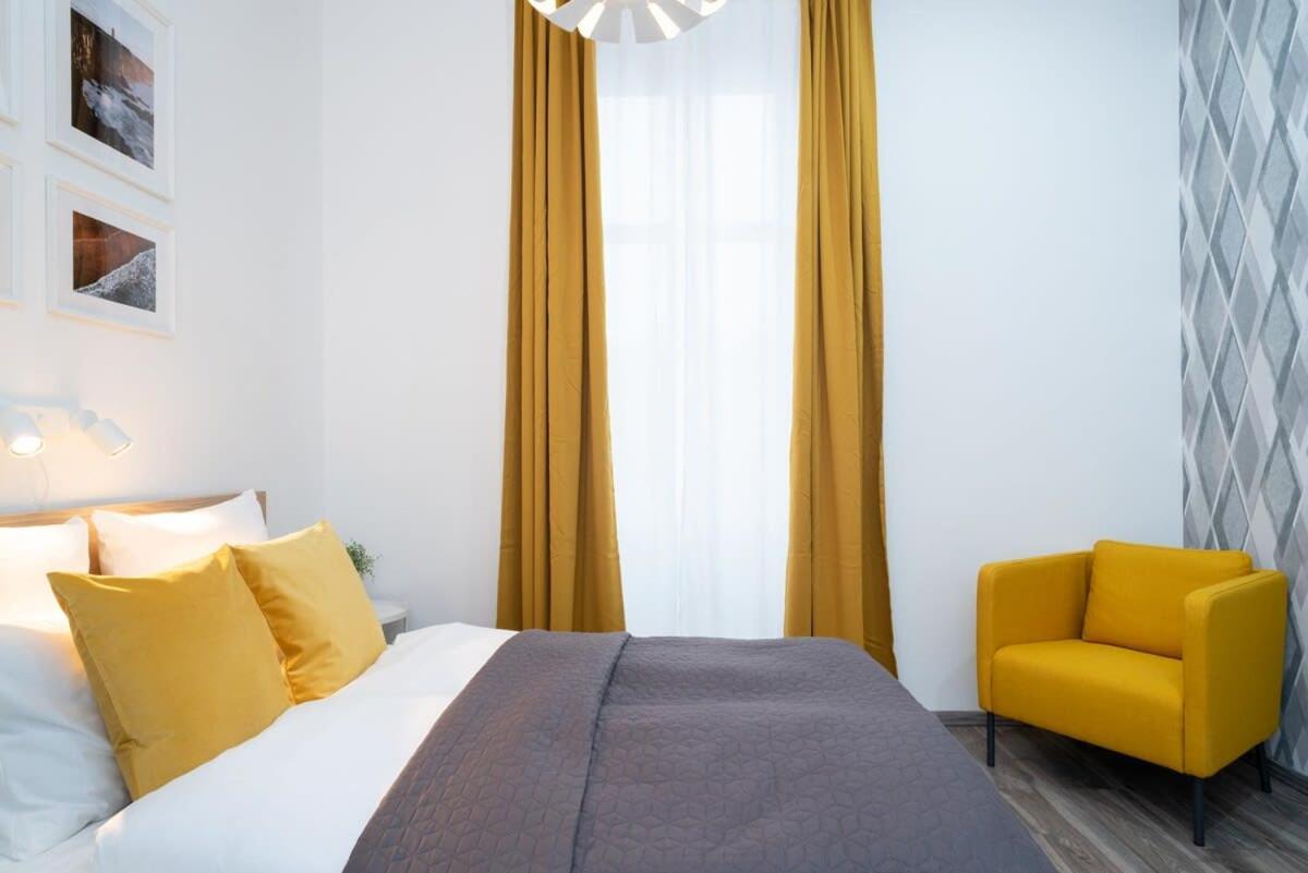 Huge Aparment In The Center With Air Conditioning