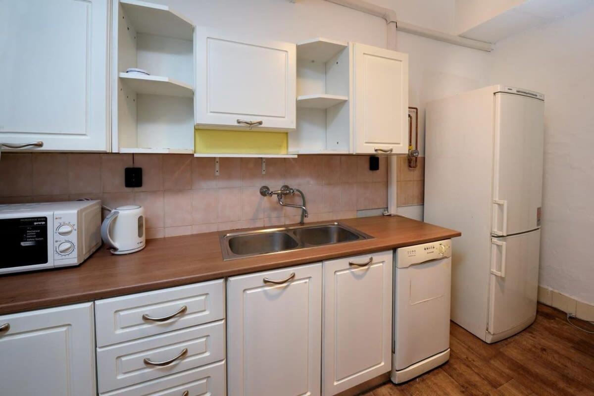 Spacious Basic In The Center * Boedapest