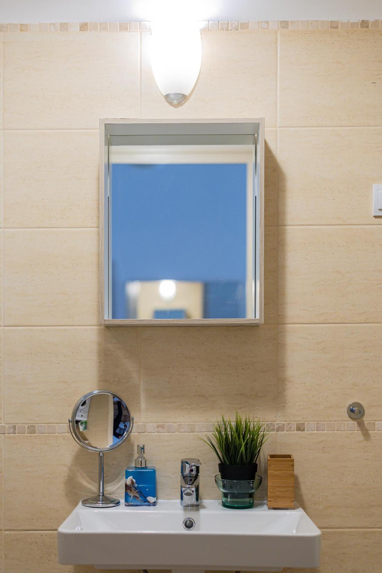 I Am At Center Apartman