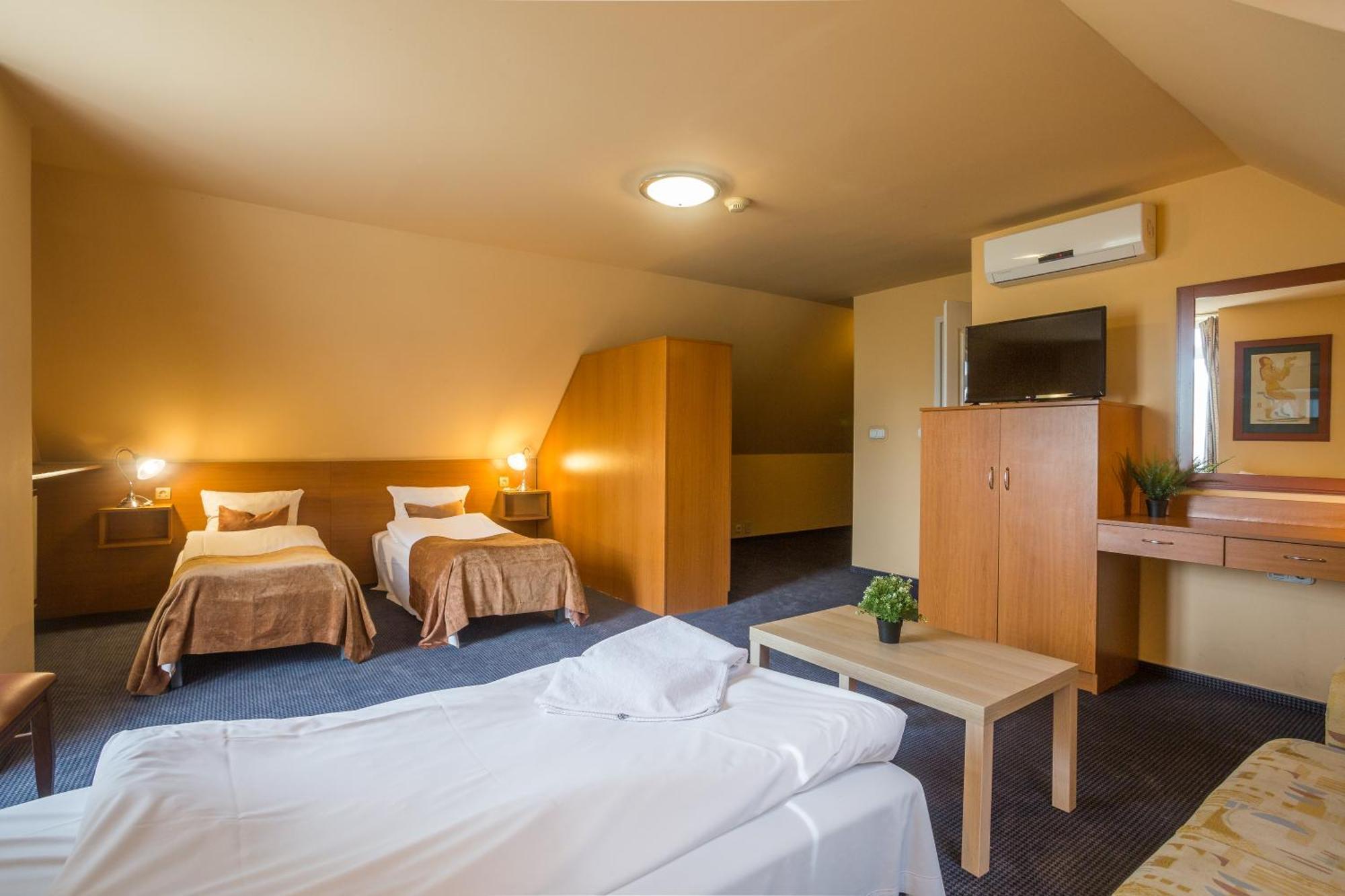 Luna Hotel 3*