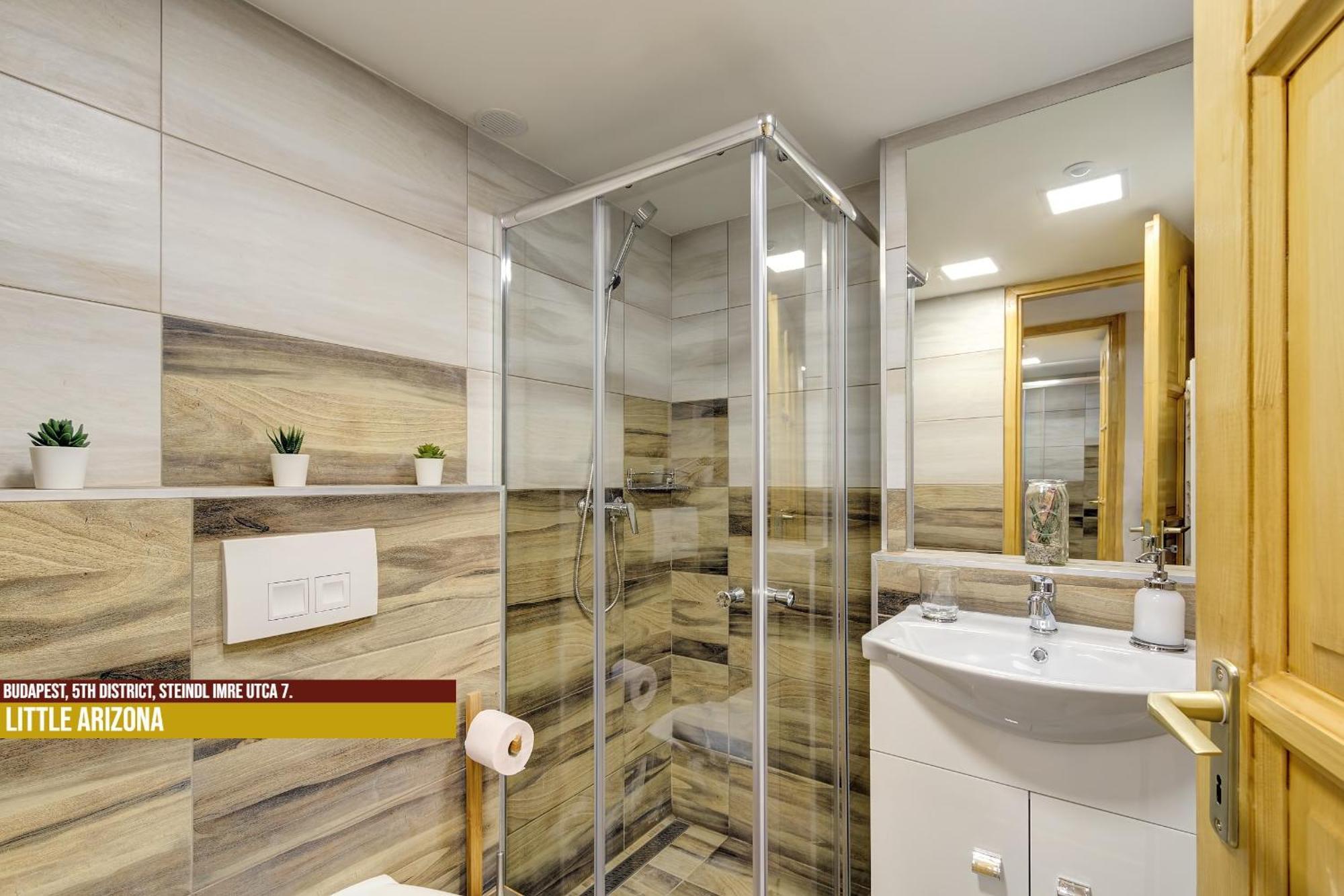 Little Americas Parliament Apartment *