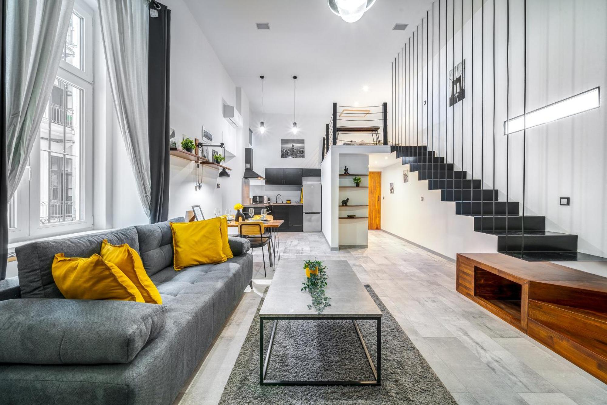 Urban Loft Haven Near Astoria Apartment