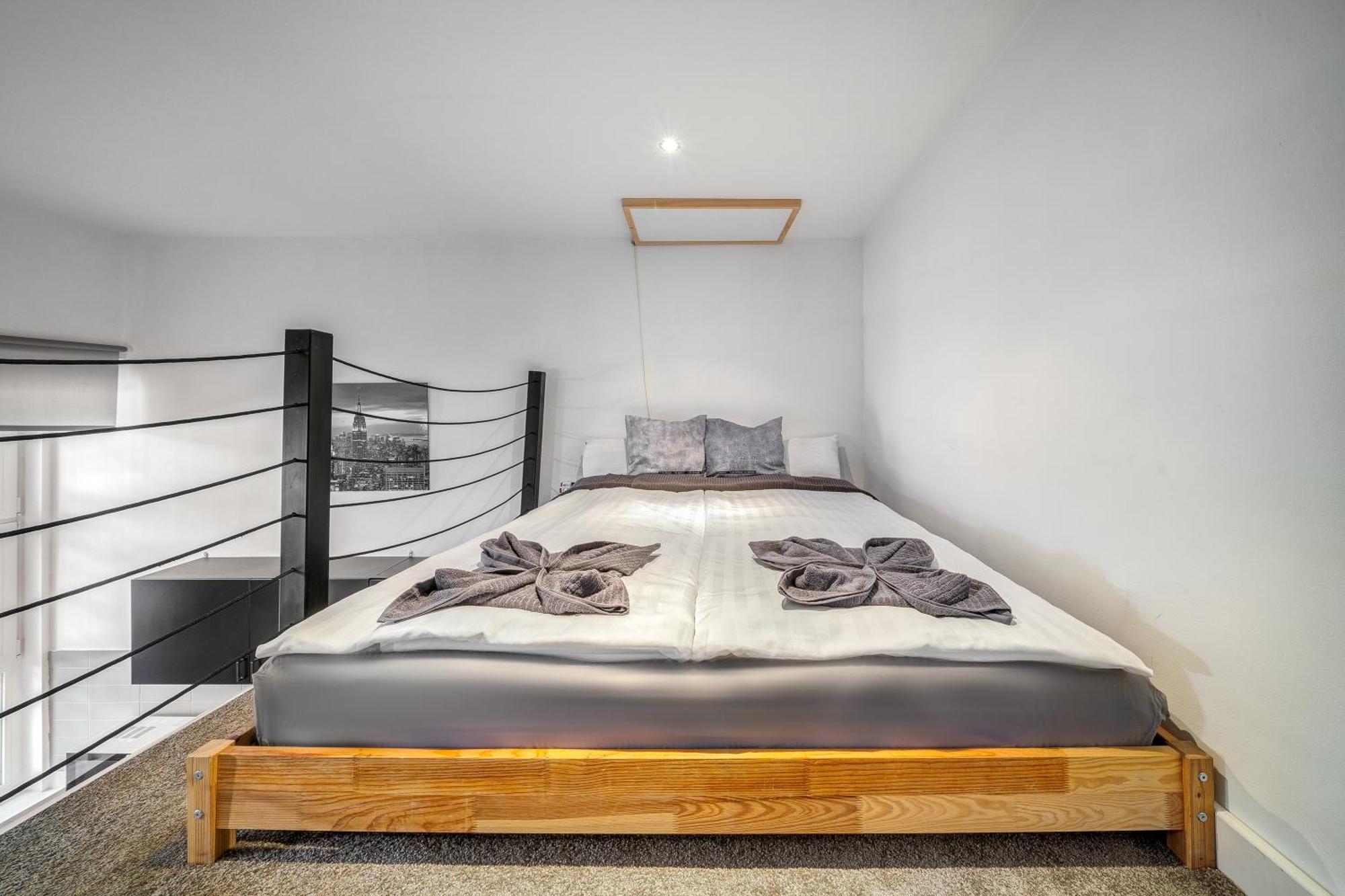 Urban Loft Haven Near Astoria * Budapest