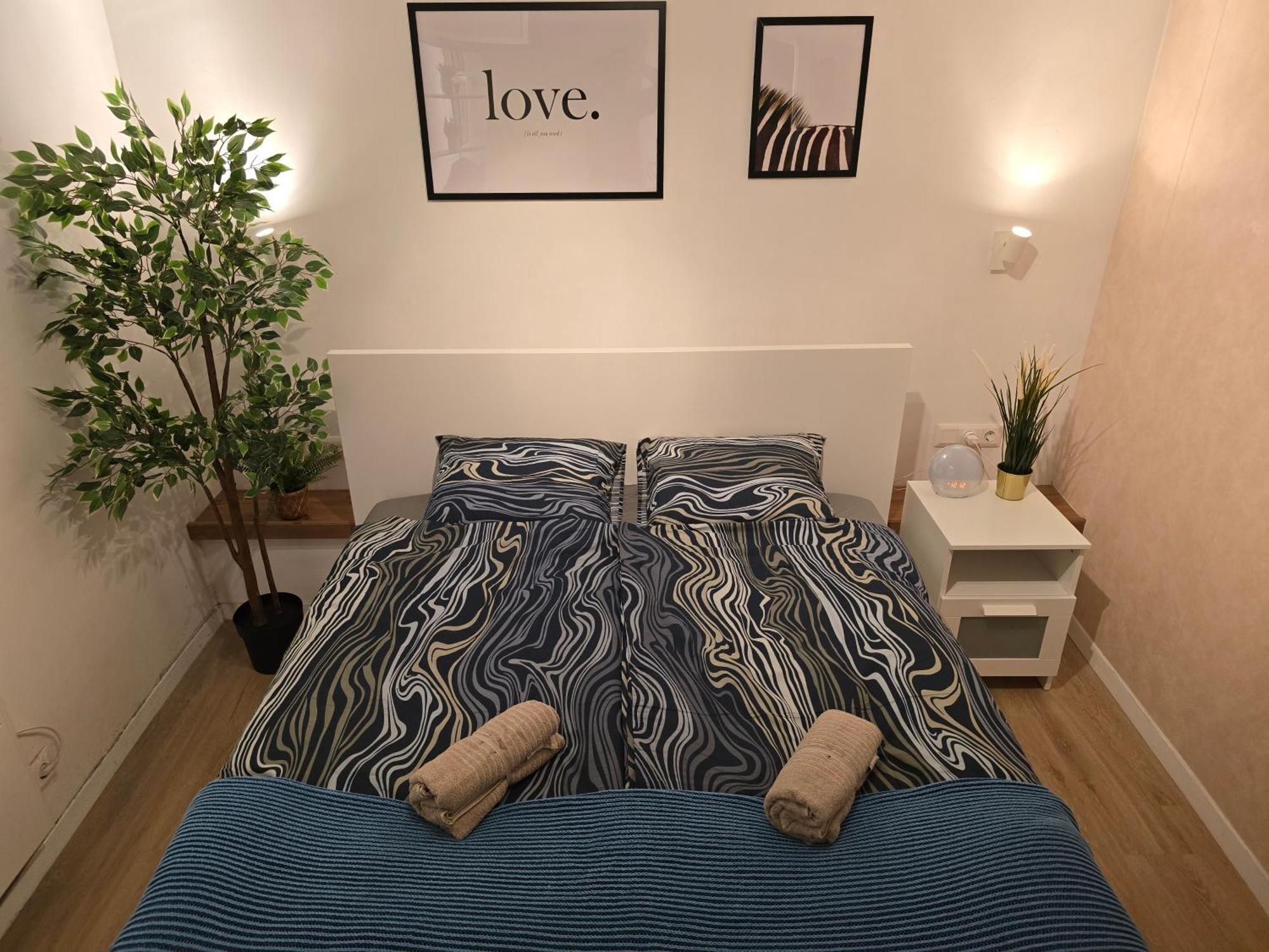 Metropolitan Tranquility Near Deli Railway Station *