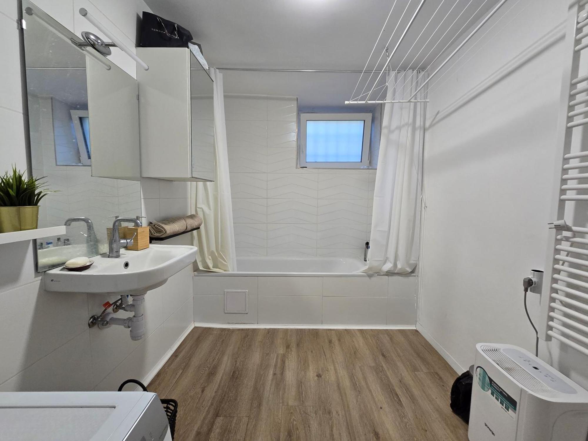 Metropolitan Tranquility Near Deli Railway Station Apartment *