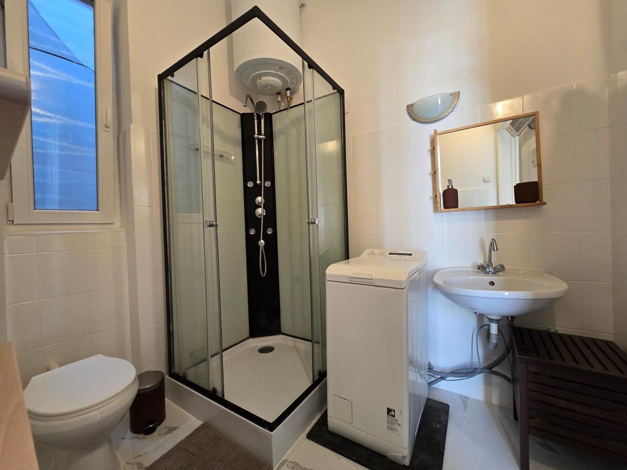 Grand Boulevard Ap Downtown Near 4-6 Tram Apartment