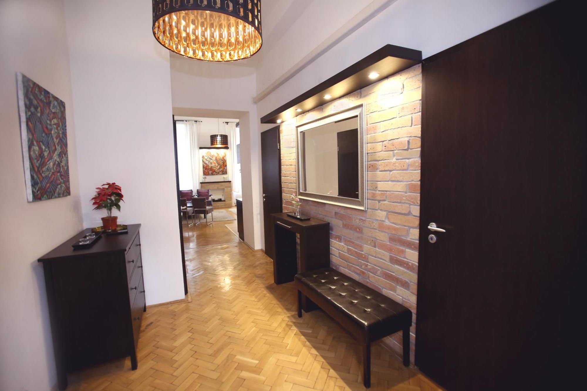 Venus - Dohany Street I *