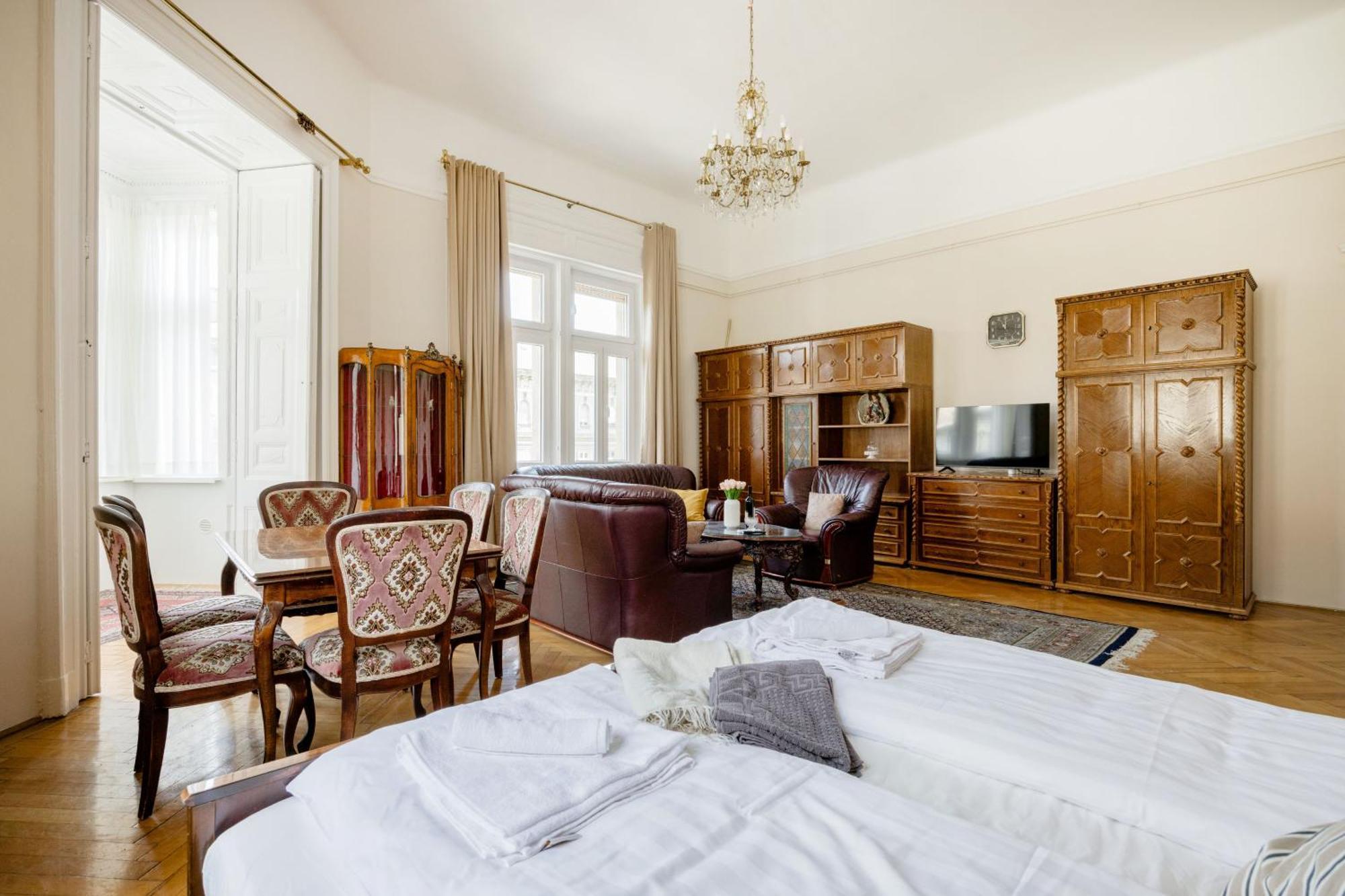 Apartment Vintage Build 2 Bedroom 2 Bathroom Budapest