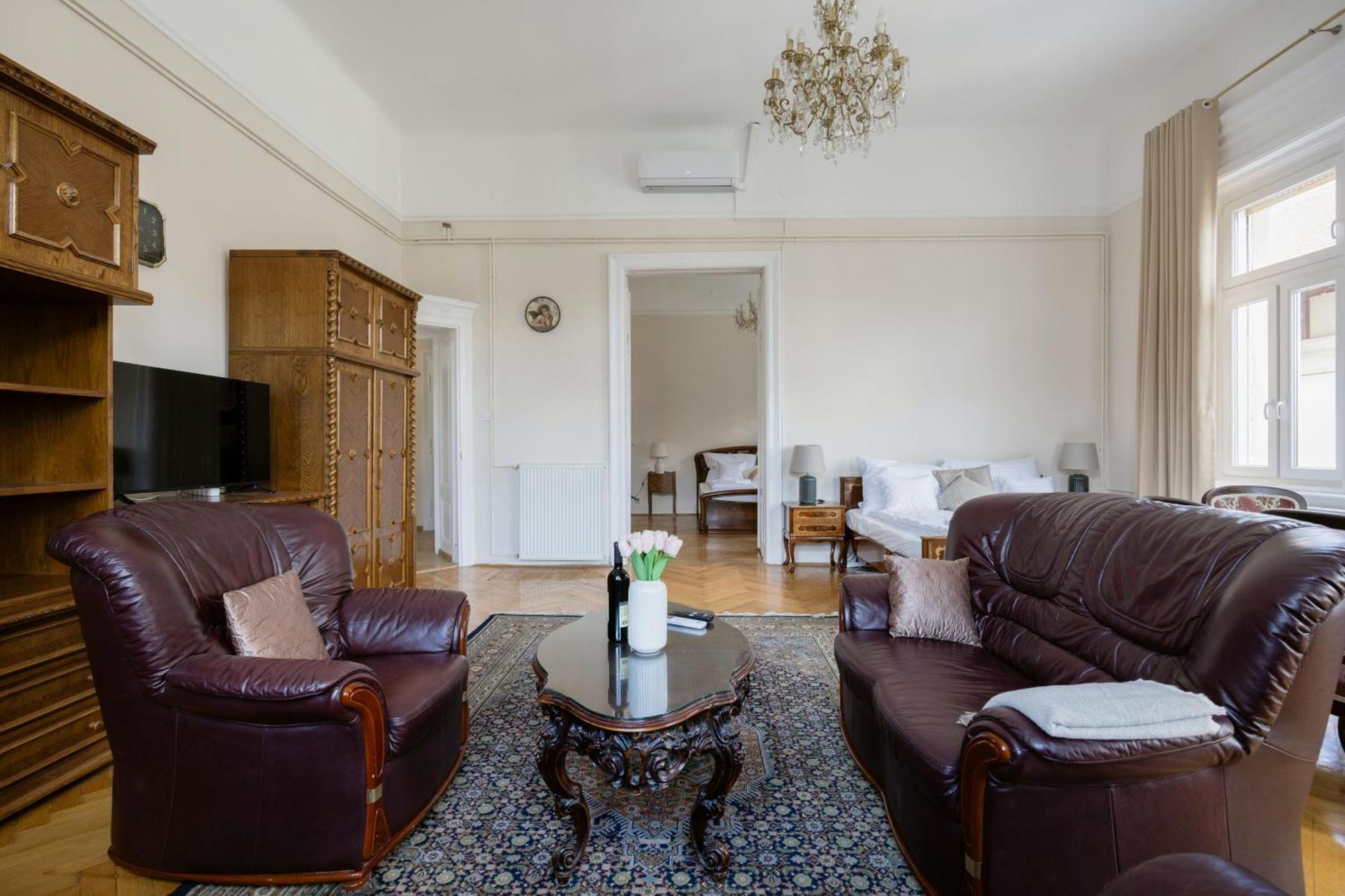 Vintage Build 2 Bedroom 2 Bathroom Budapest
