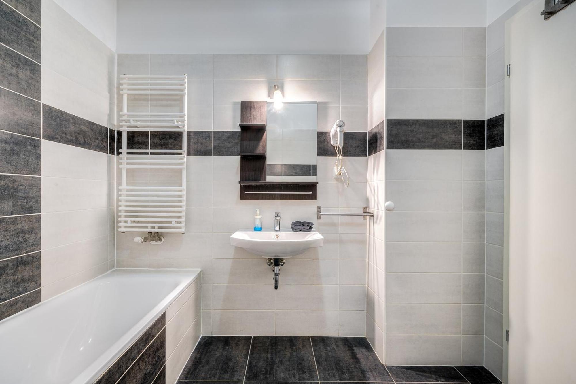Elegant Nest One Apartament *