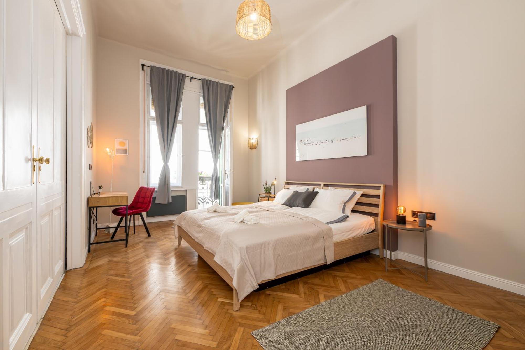 The Elegance Apartment *