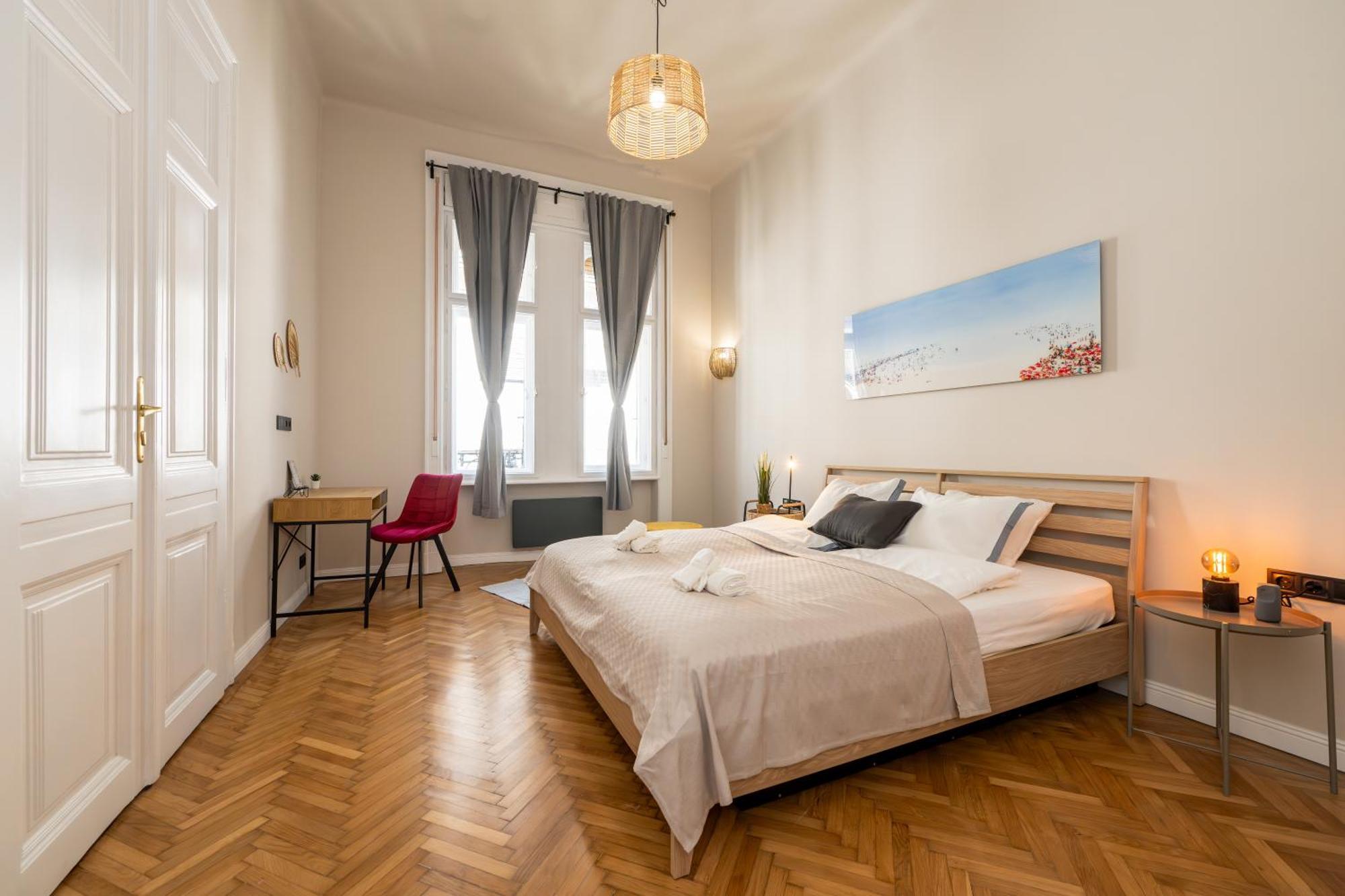 The Elegance Apartment *