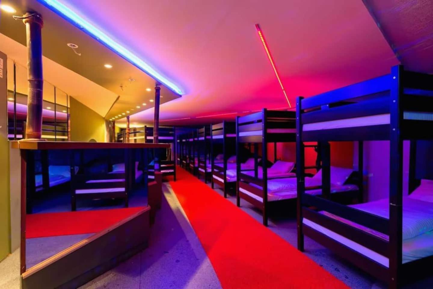 The Bachelor Bar - Bunker | Private Club Сasa de vacaciones