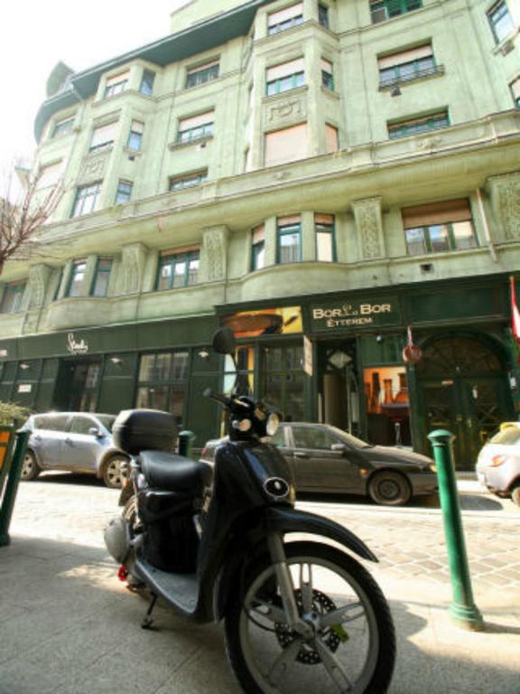 Club & Budapest