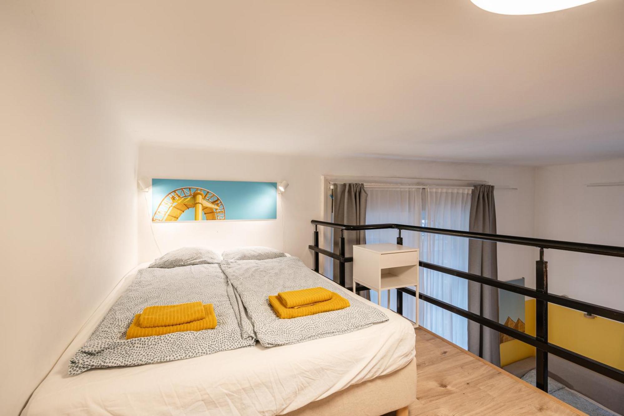 Charming In The Heart Of The Jewish Quarter W41 Yellow