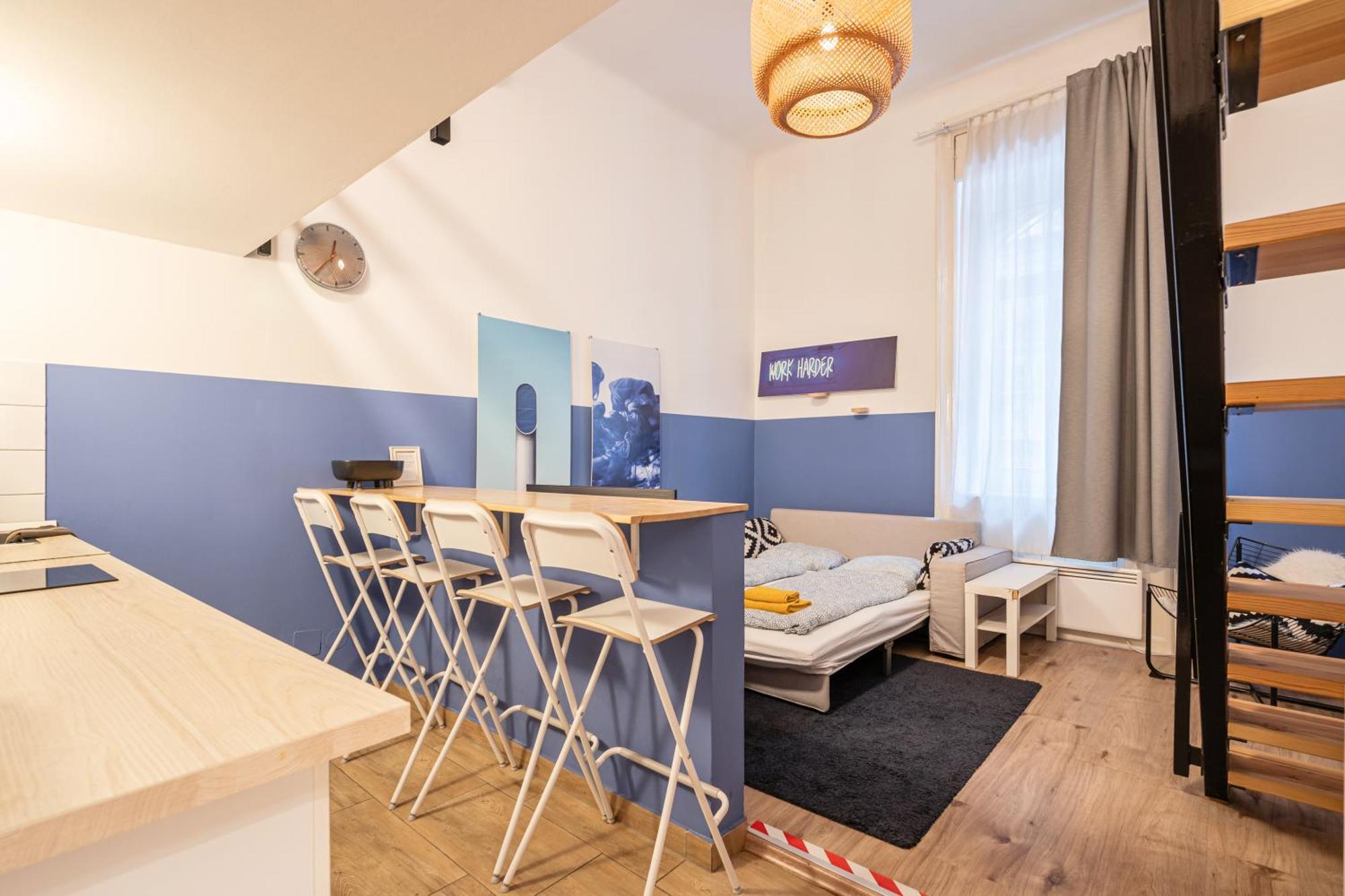 Cosy In Party District W41 Blue * Budapeszt