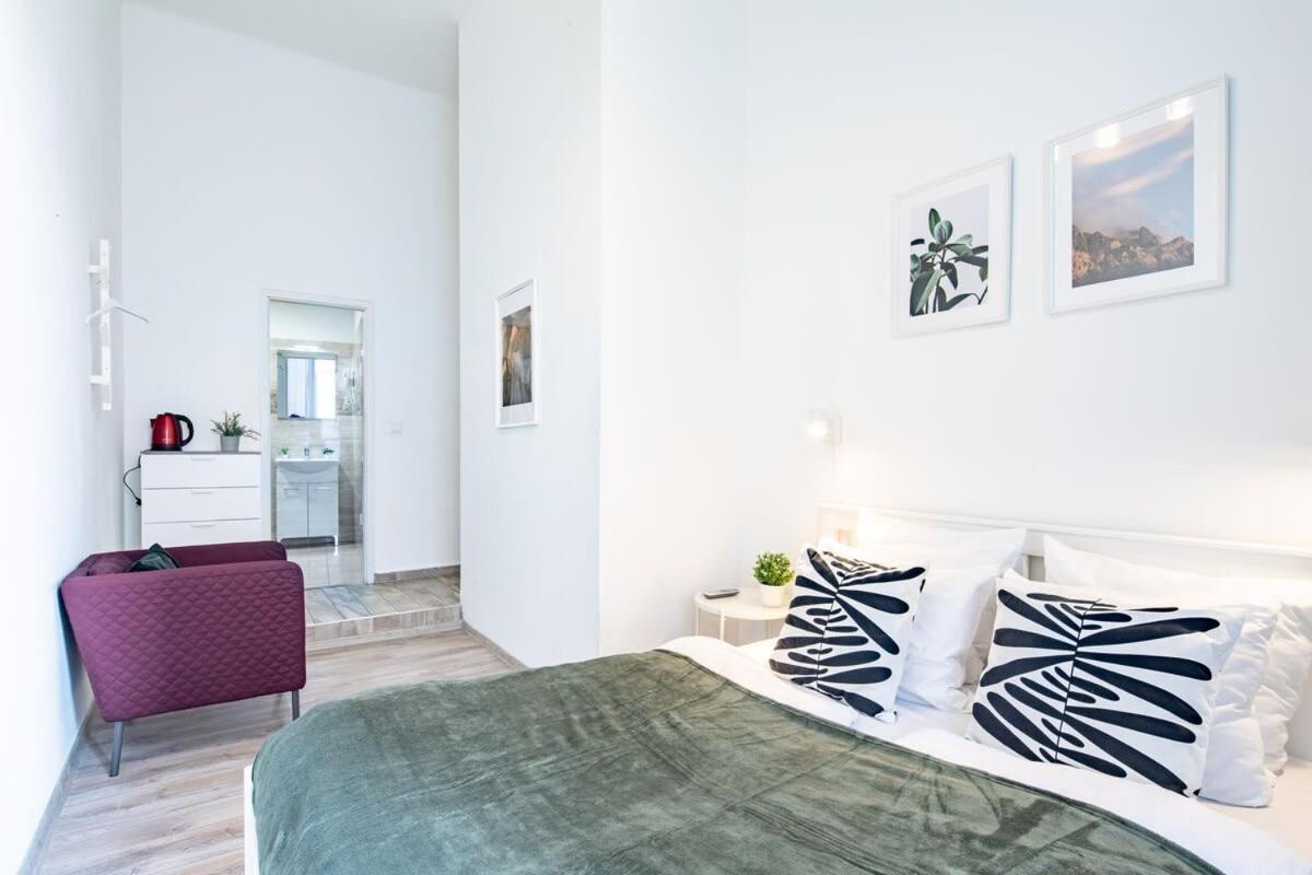 Ultra Friendly Apartman *