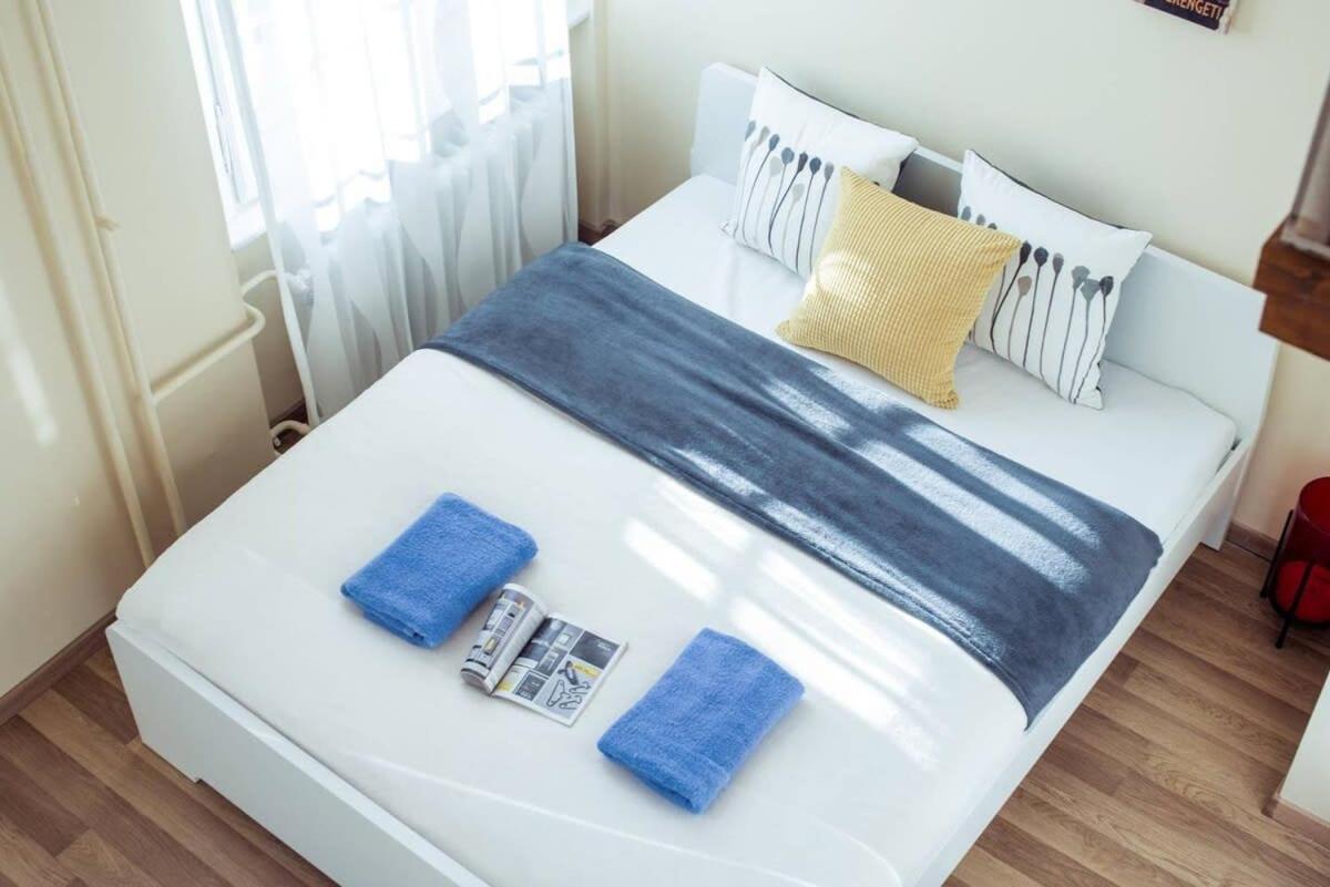 Central Studio Apartment *