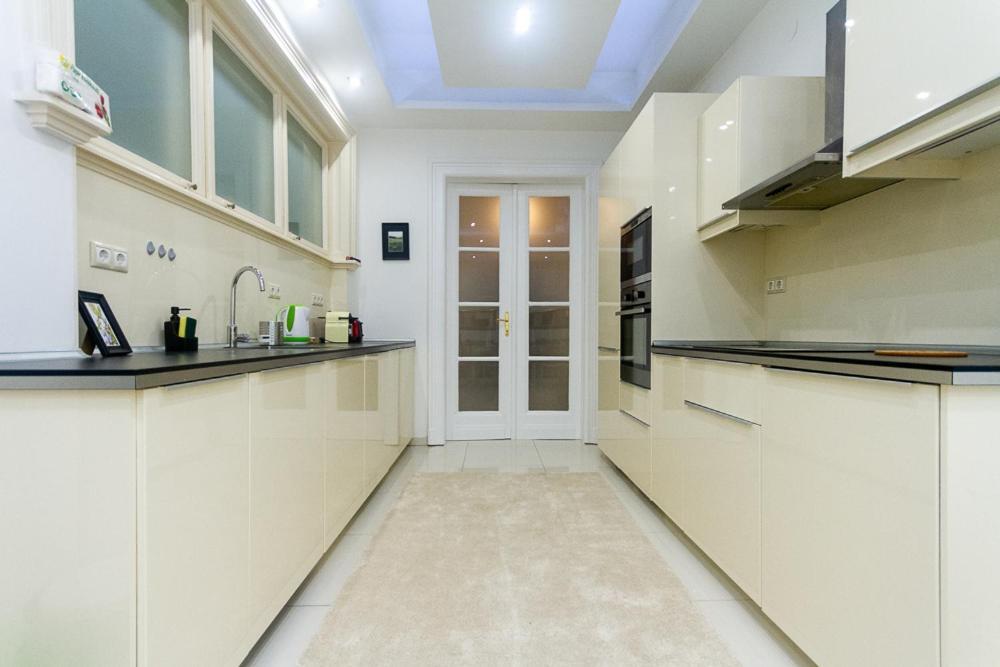 Luxury On Andrassy Avenue - A7 Appartamento *