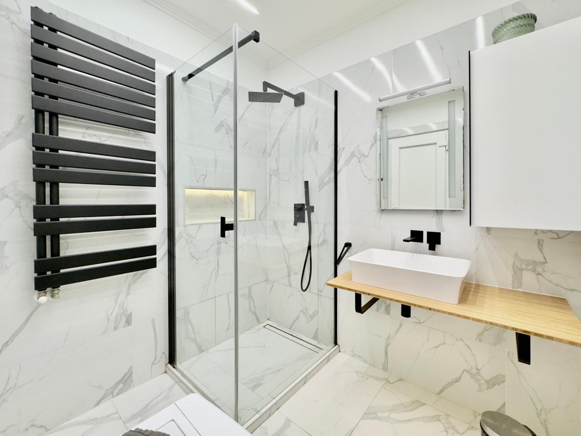 Blaha Haven Center Modern Apartament