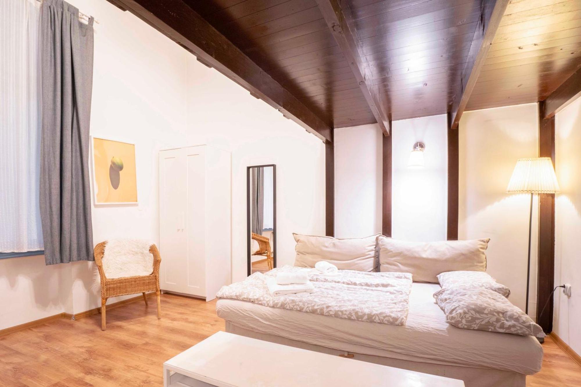 Quiet Cozy In Party Street E1 Apartment