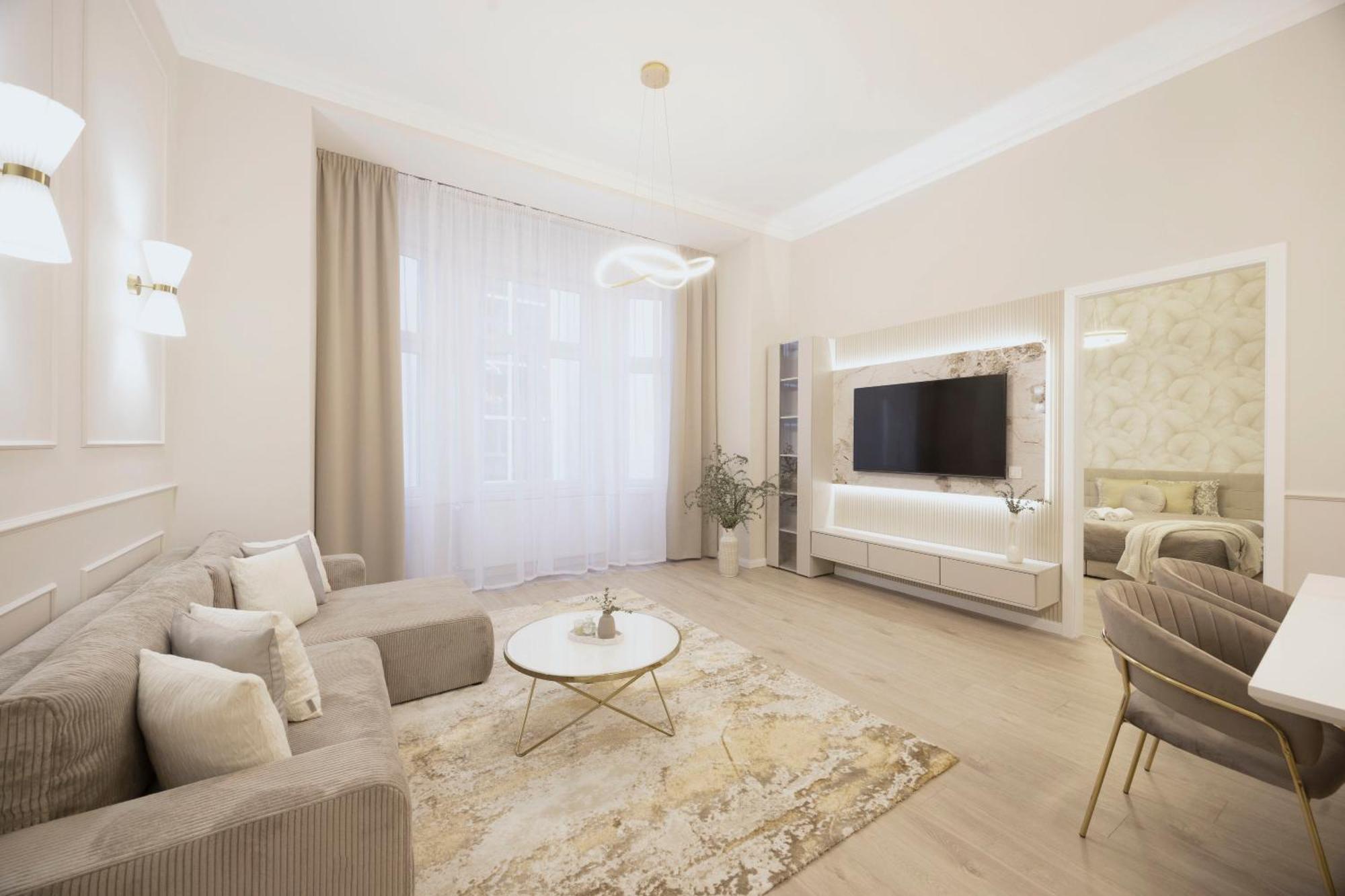 Luxurious & Elegance W18 Grand W' Balcony By Prestige Homes Appartamento *
