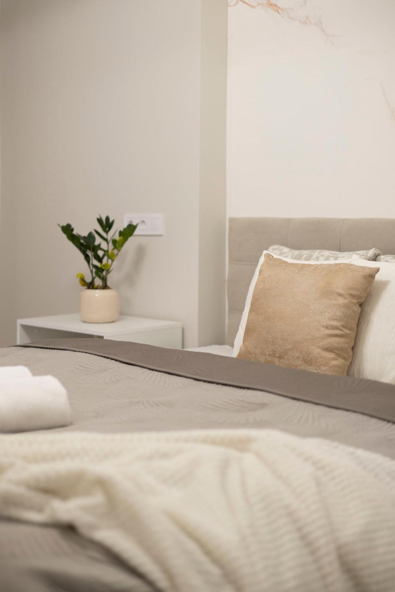Luxurious & Elegance W18 Grand W' Balcony By Prestige Homes Appartamento *