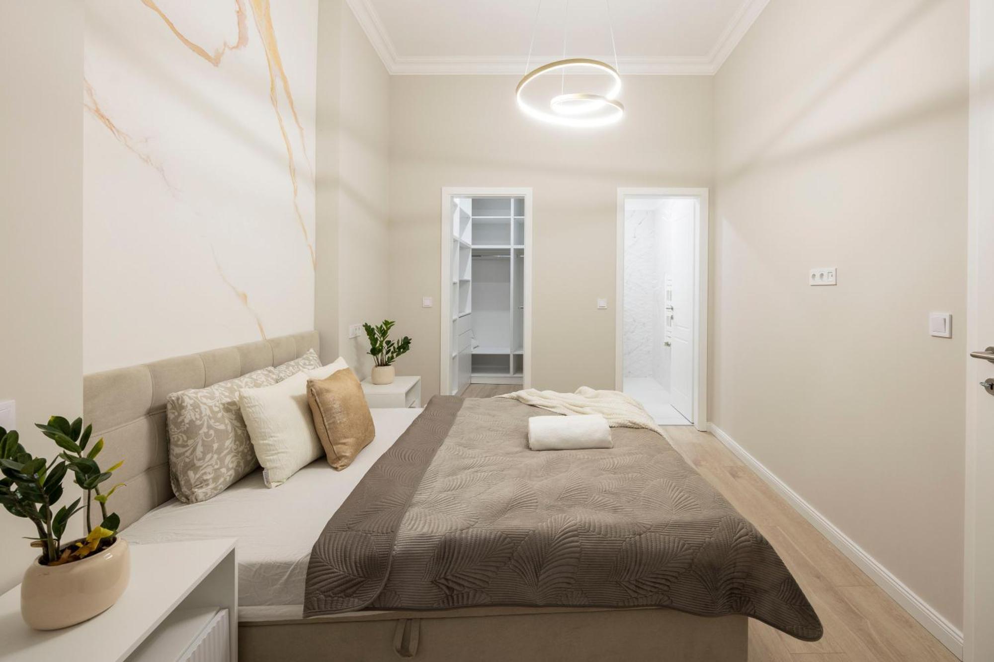 Luxurious & Elegance W18 Grand W' Balcony By Prestige Homes * Budapest