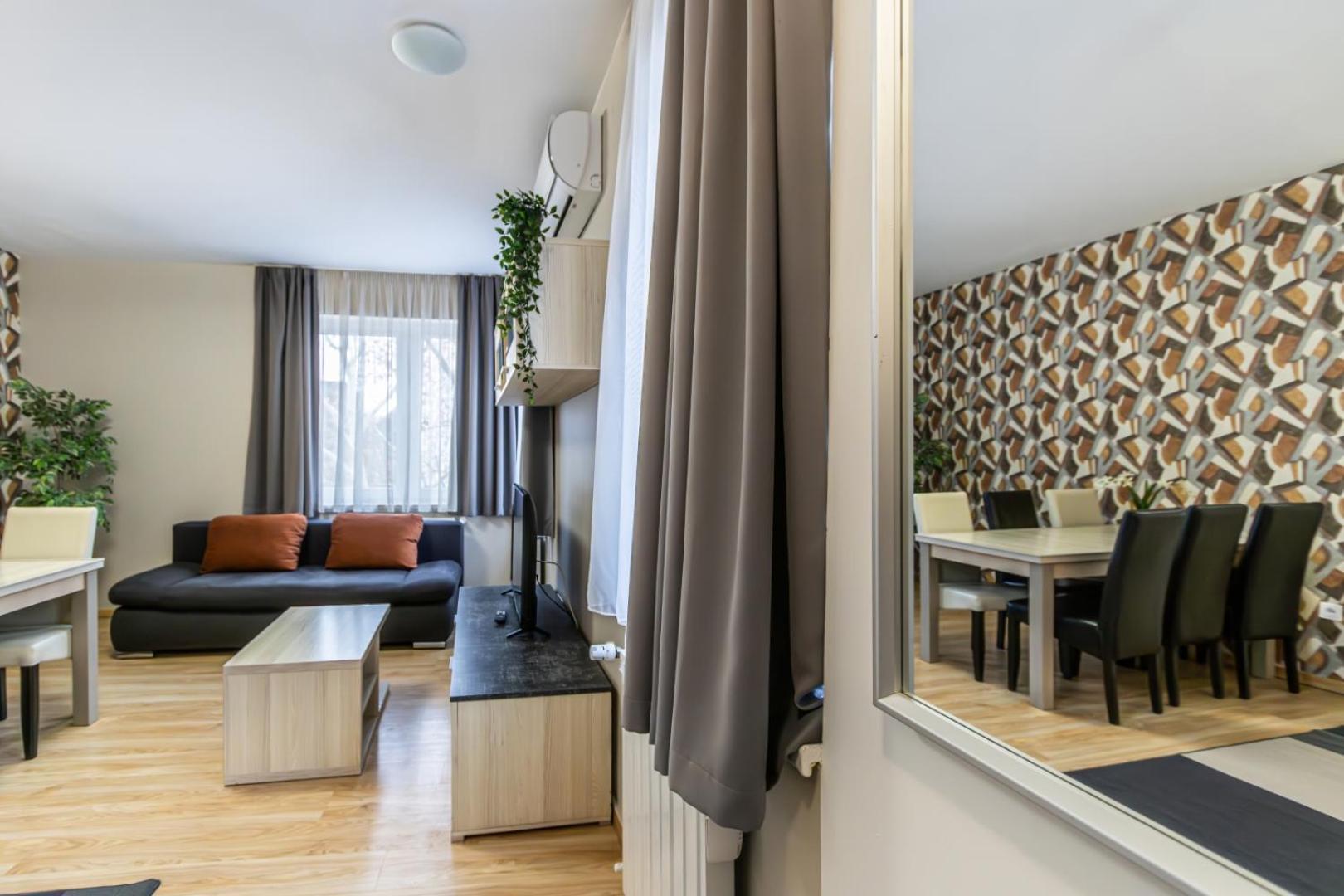 Corvin-luxe, 3 Bedroom In Center Apartment