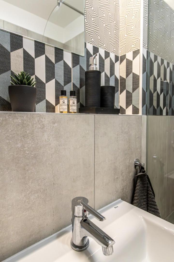 Corvin-luxe, 3 Bedroom In Center Apartment *