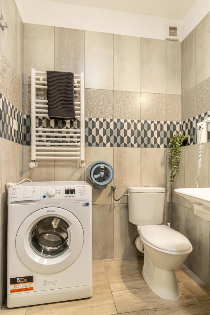 Apartment Corvin-luxe, 3 Bedroom In Center