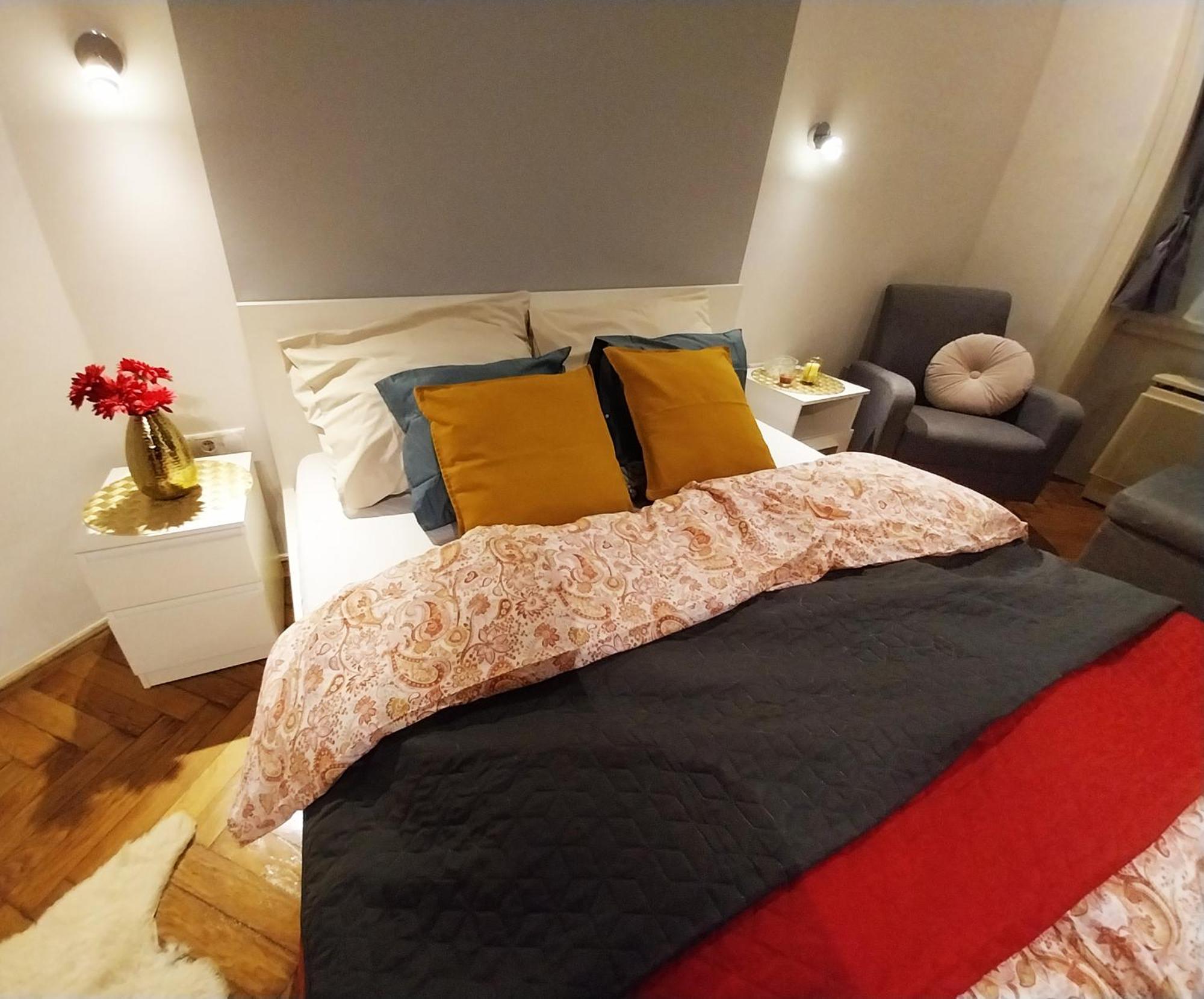 King Bed And Magical Lights In The Center Appartamento *