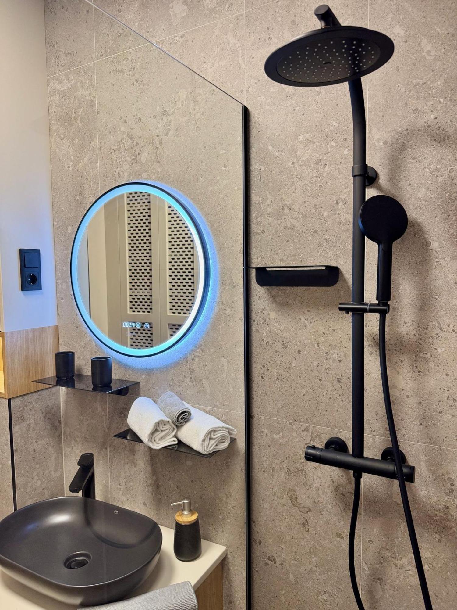 Standard By Hi5- Kiraly Beautiful Apartment *