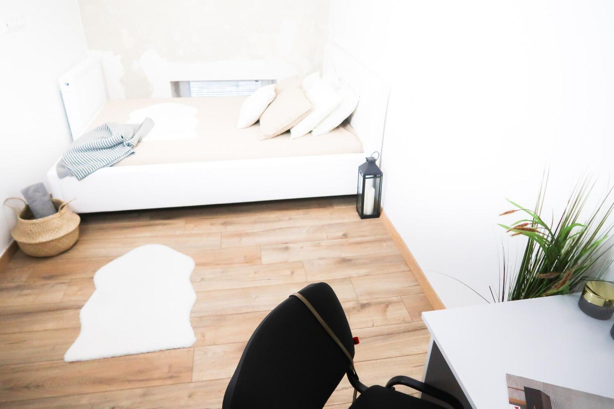 Center, Nicely Renovated With 3 Bedrooms