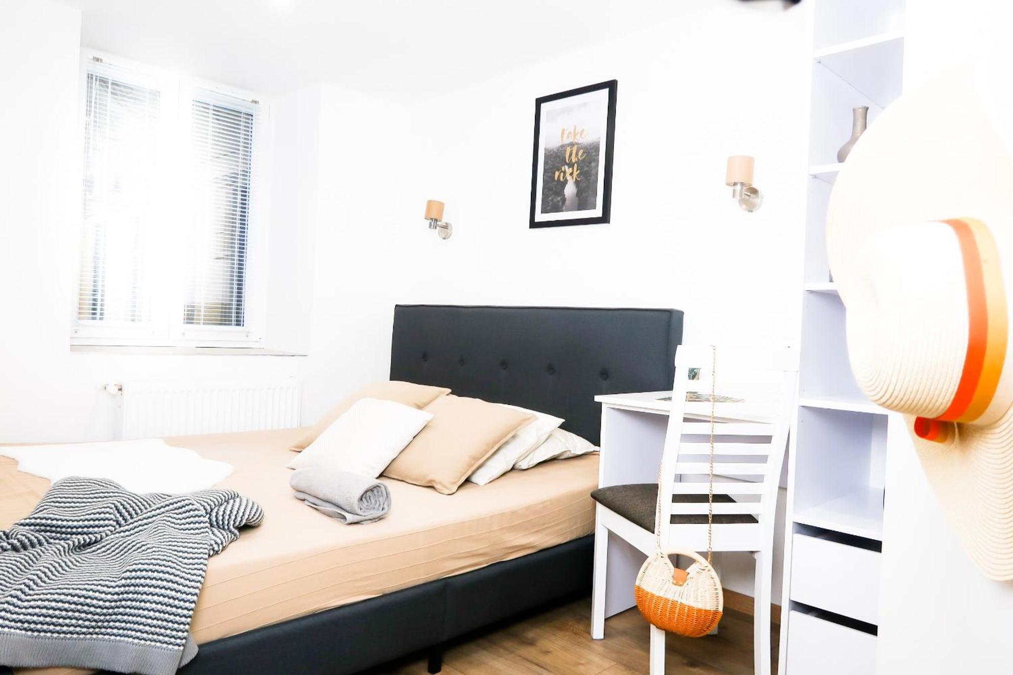 Center, Nicely Renovated With 3 Bedrooms