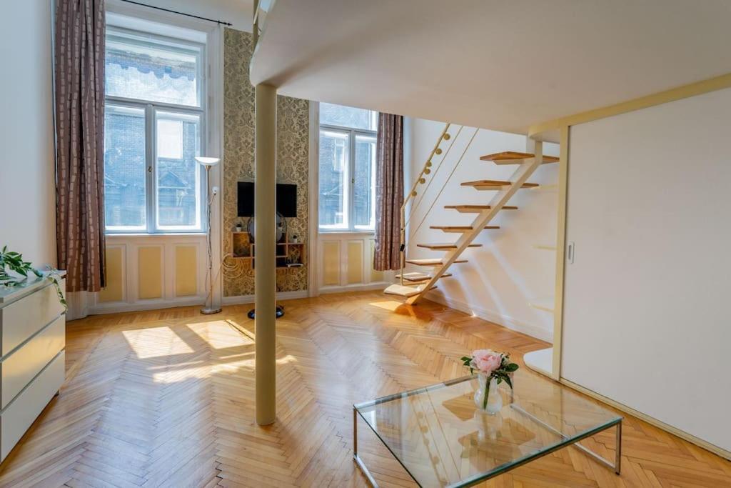 Weiner Leo Sunny Mezzanine Hideaway * Budapešť