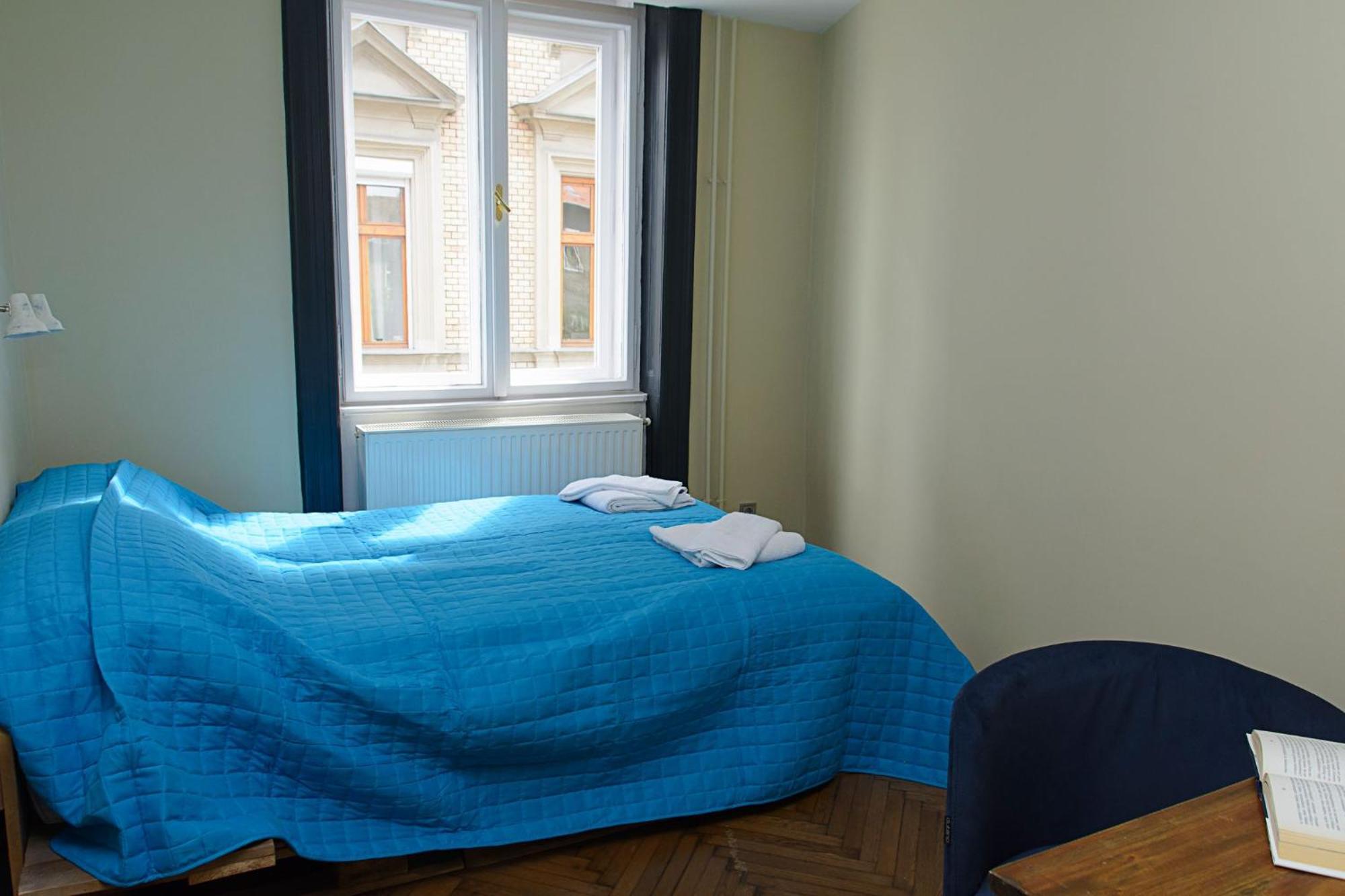 New Walnuttree Double 12 Pers Budapest