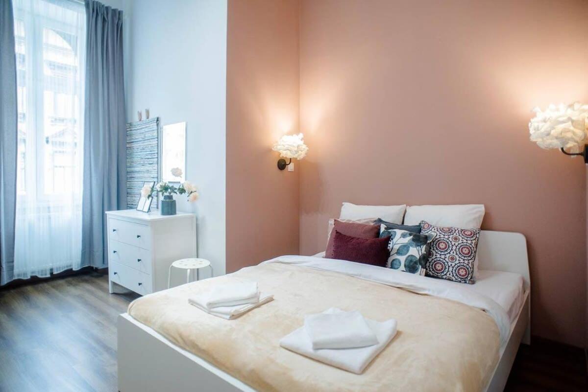 5 Bedrooms With Ac In Center Appartamento *