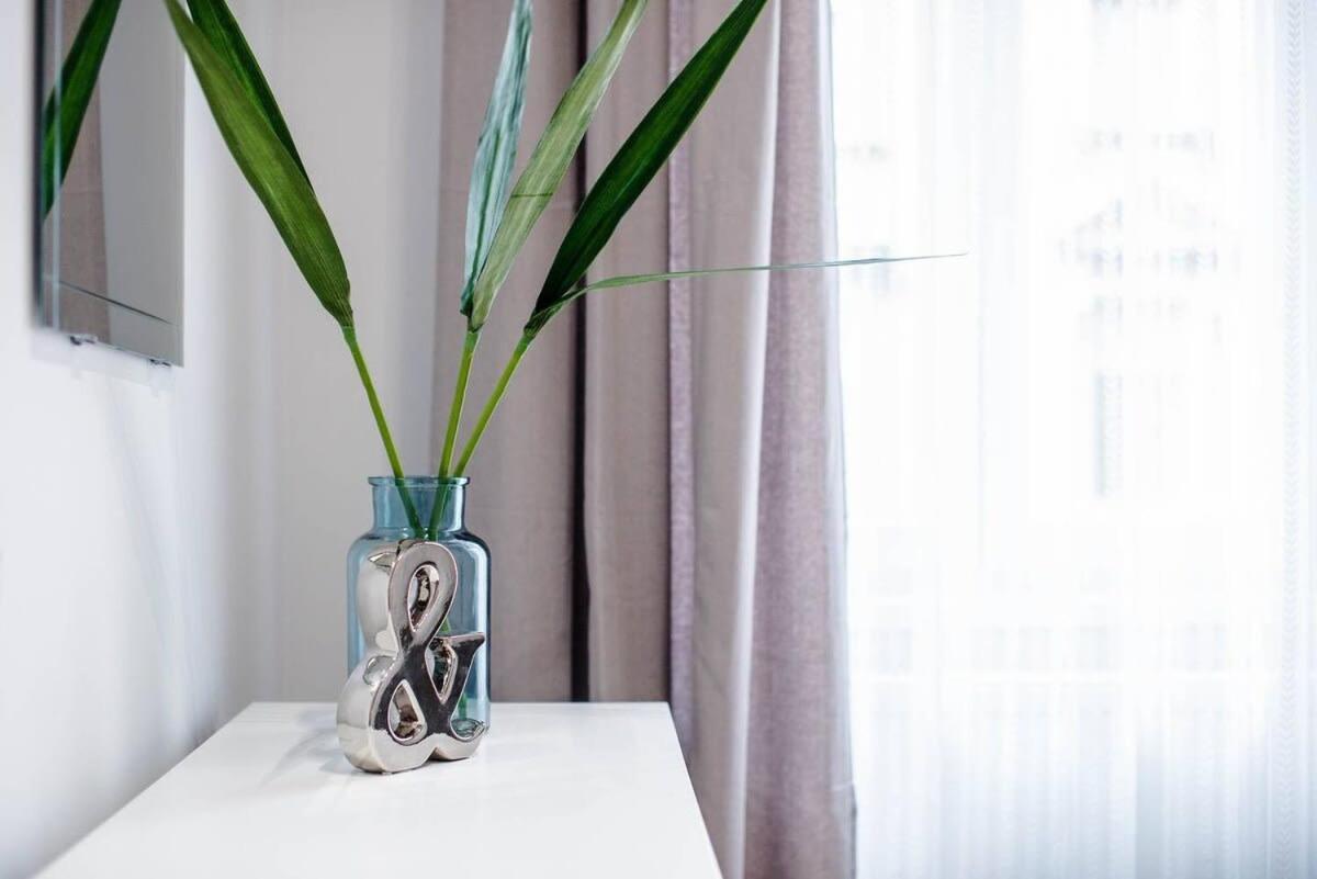 5 Bedrooms With Ac In Center Appartamento Budapest