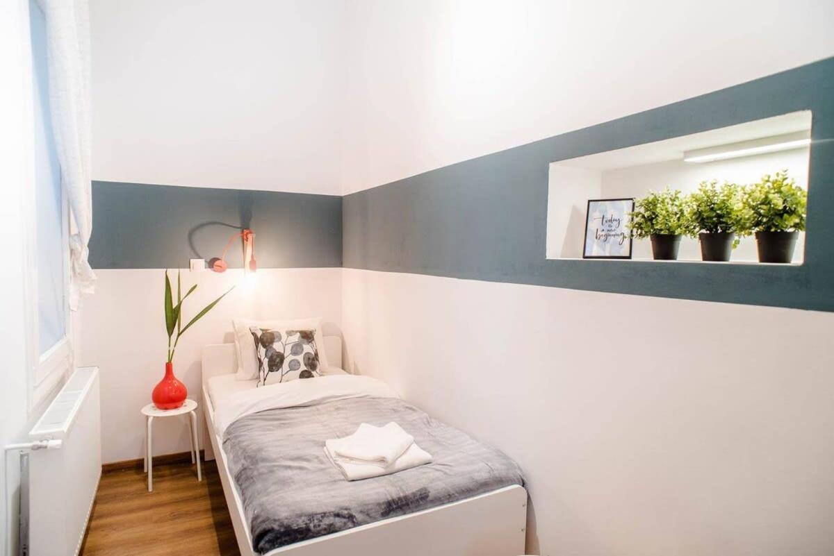 Appartamento 5 Bedrooms With Ac In Center Budapest