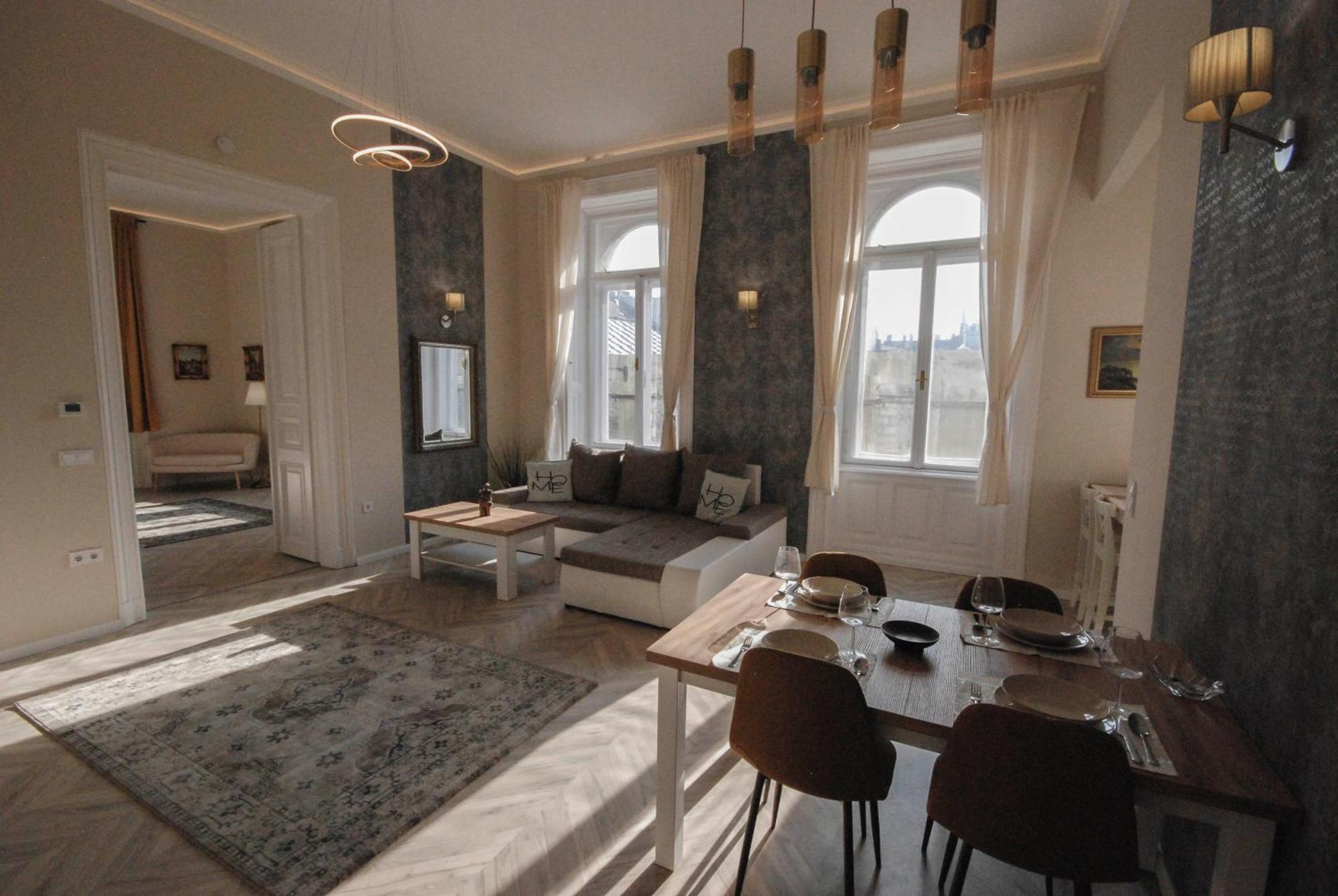 Opera Luxury Resident