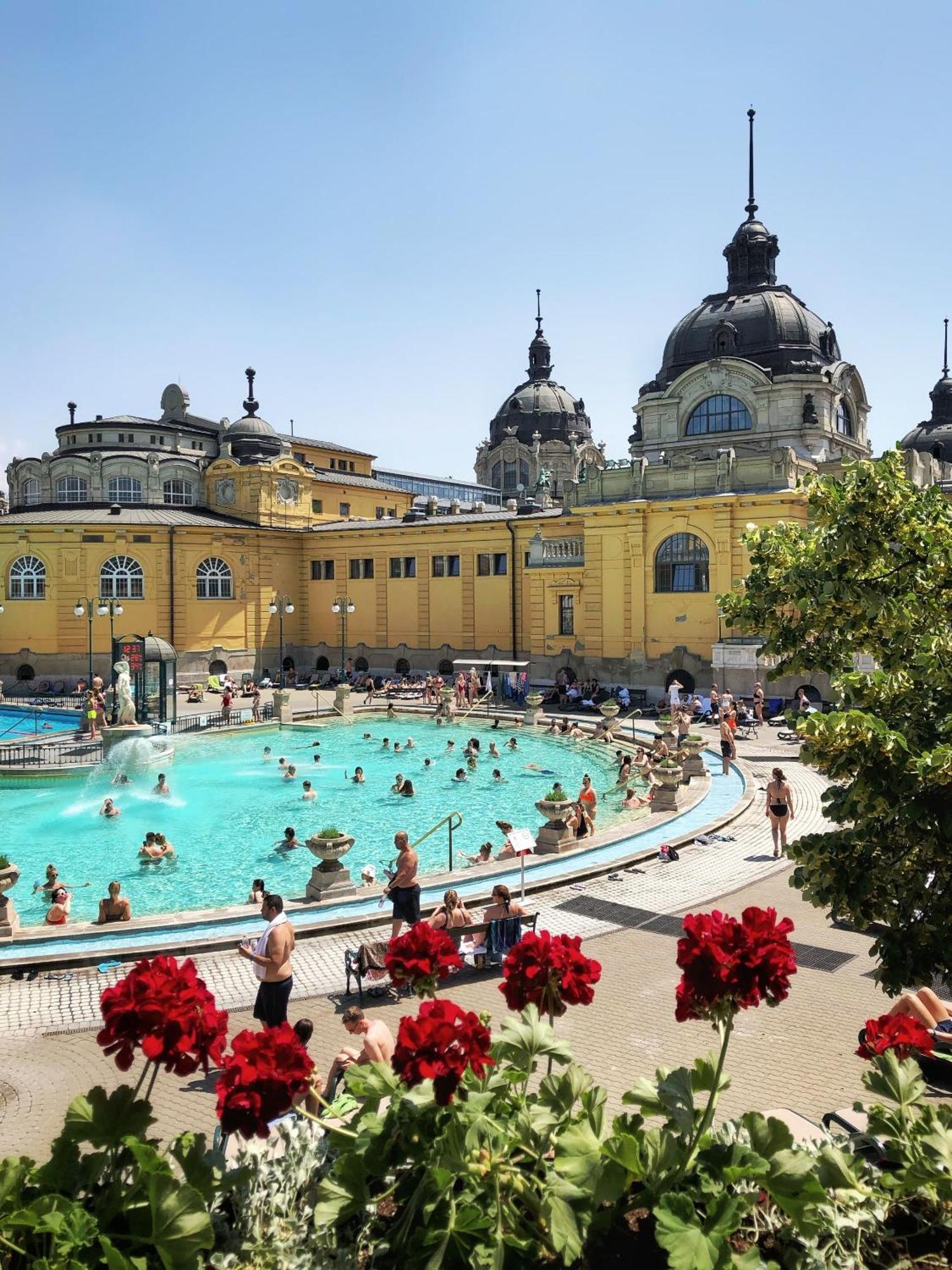 Vibrant 3 Bedroom In The Pulsing Heart Of Apartment Budapest
