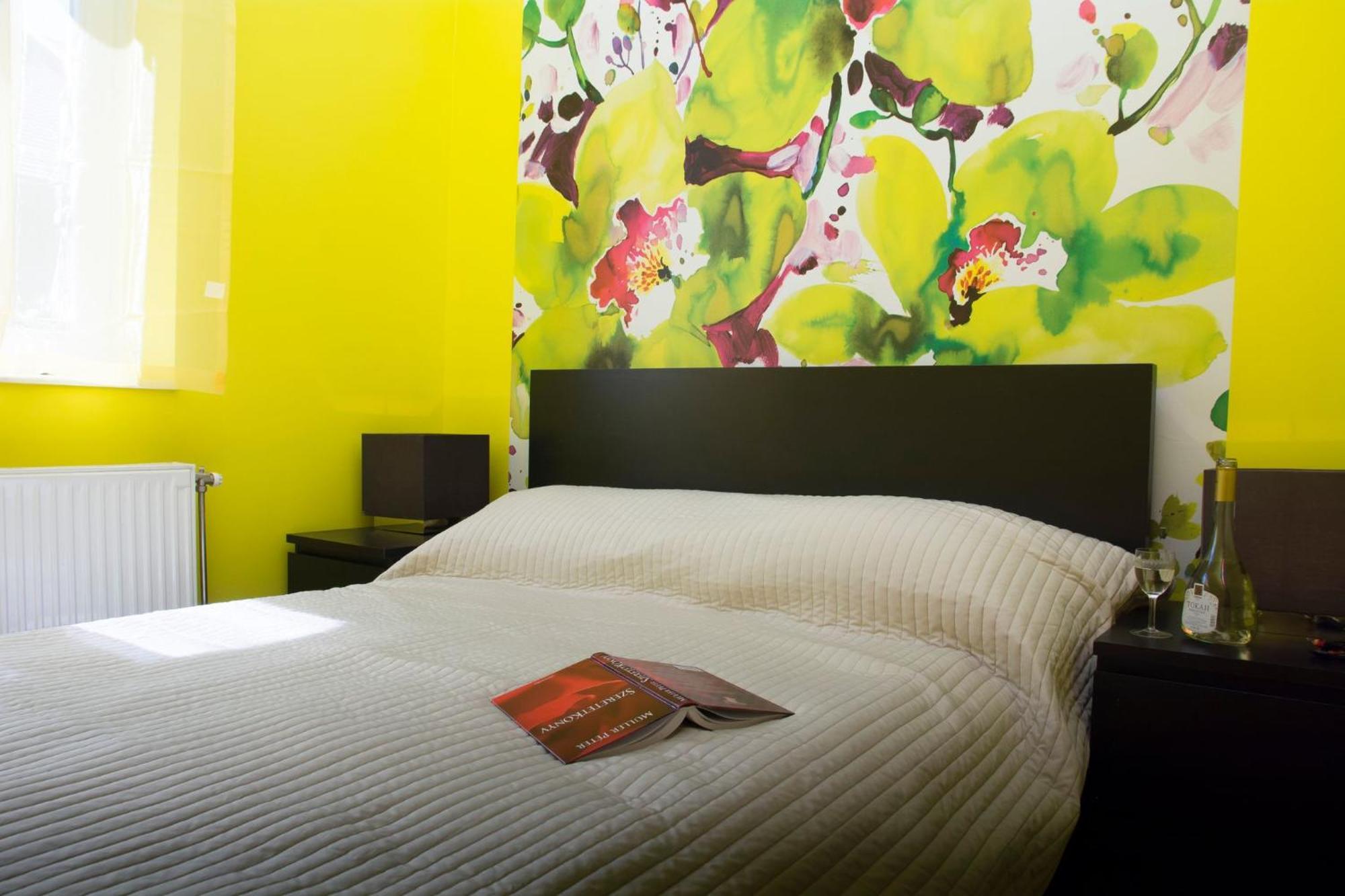 Vibrant 3 Bedroom In The Pulsing Heart Of Apartment